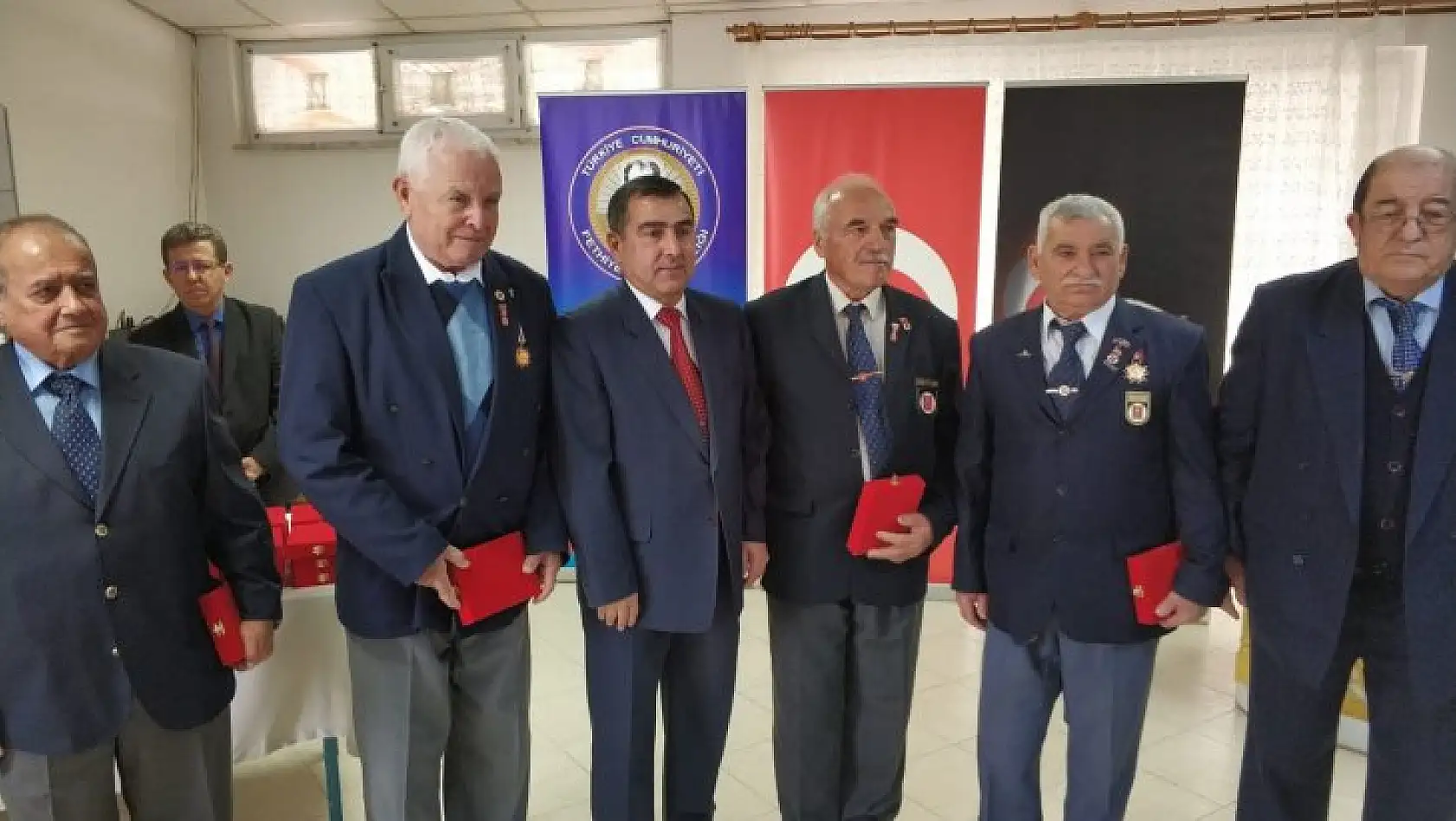Kıbrıs Gazileri Ödüllendirildi