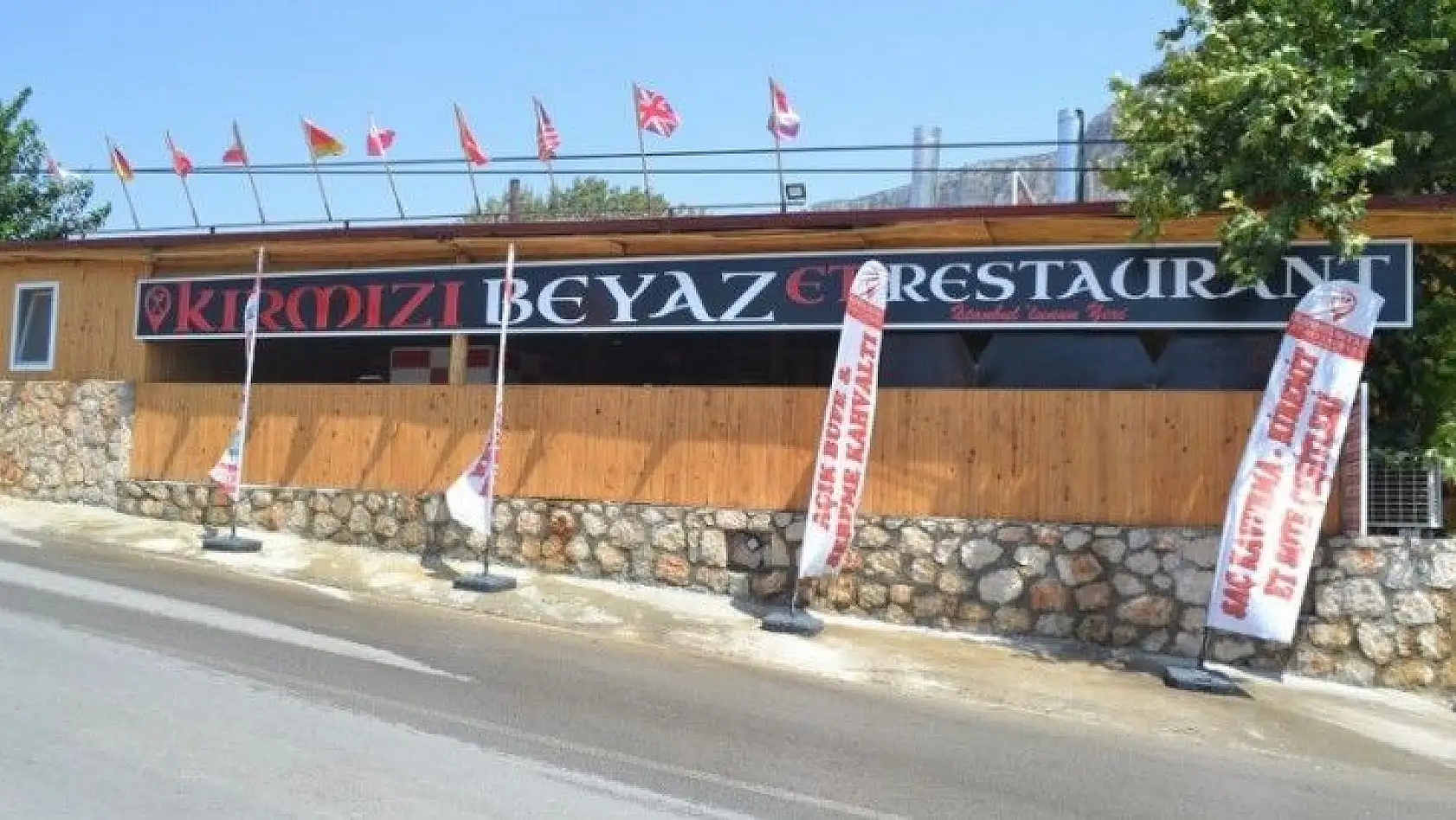 'Kırmızı Beyaz Et Restaurant' Misafirlerini Bekliyor