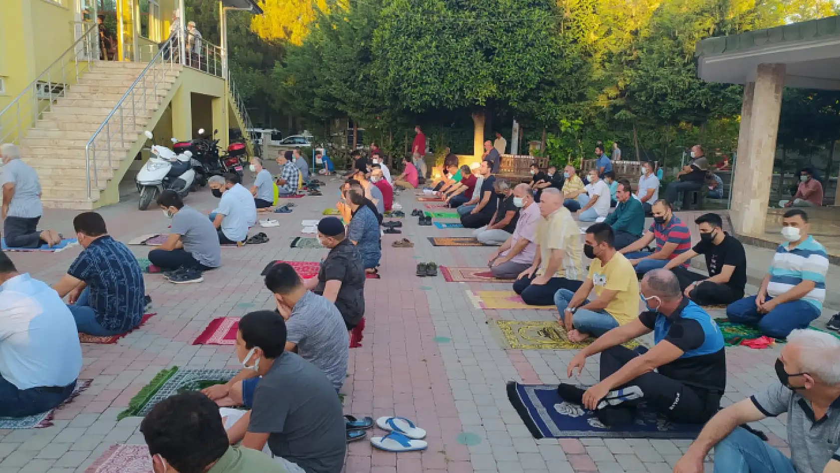 Kurban Bayramı, Bayram Namazı İle Başladı