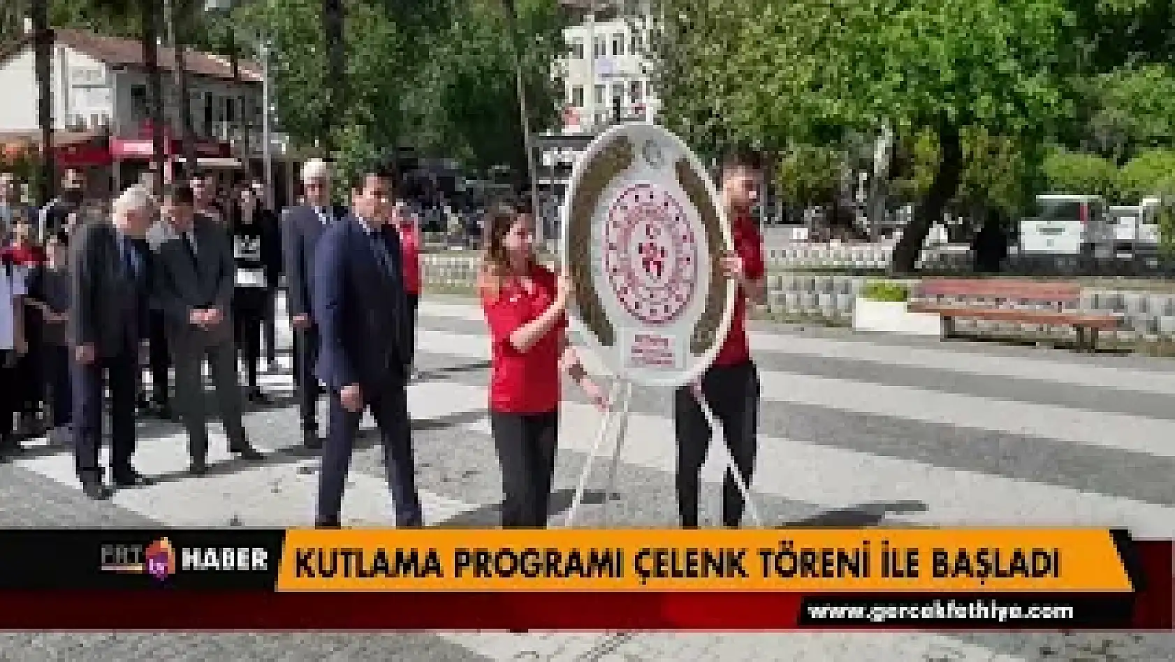 Kutlama Programı çelenk töreni ile başladı