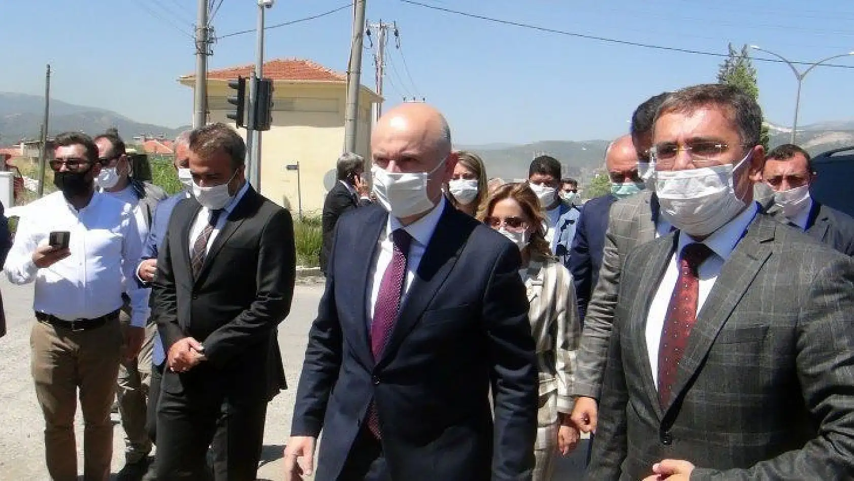 MUĞLA-KALE KARAYOLUNUN BÜYÜK BÖLÜMÜ TAMAMLANIYOR