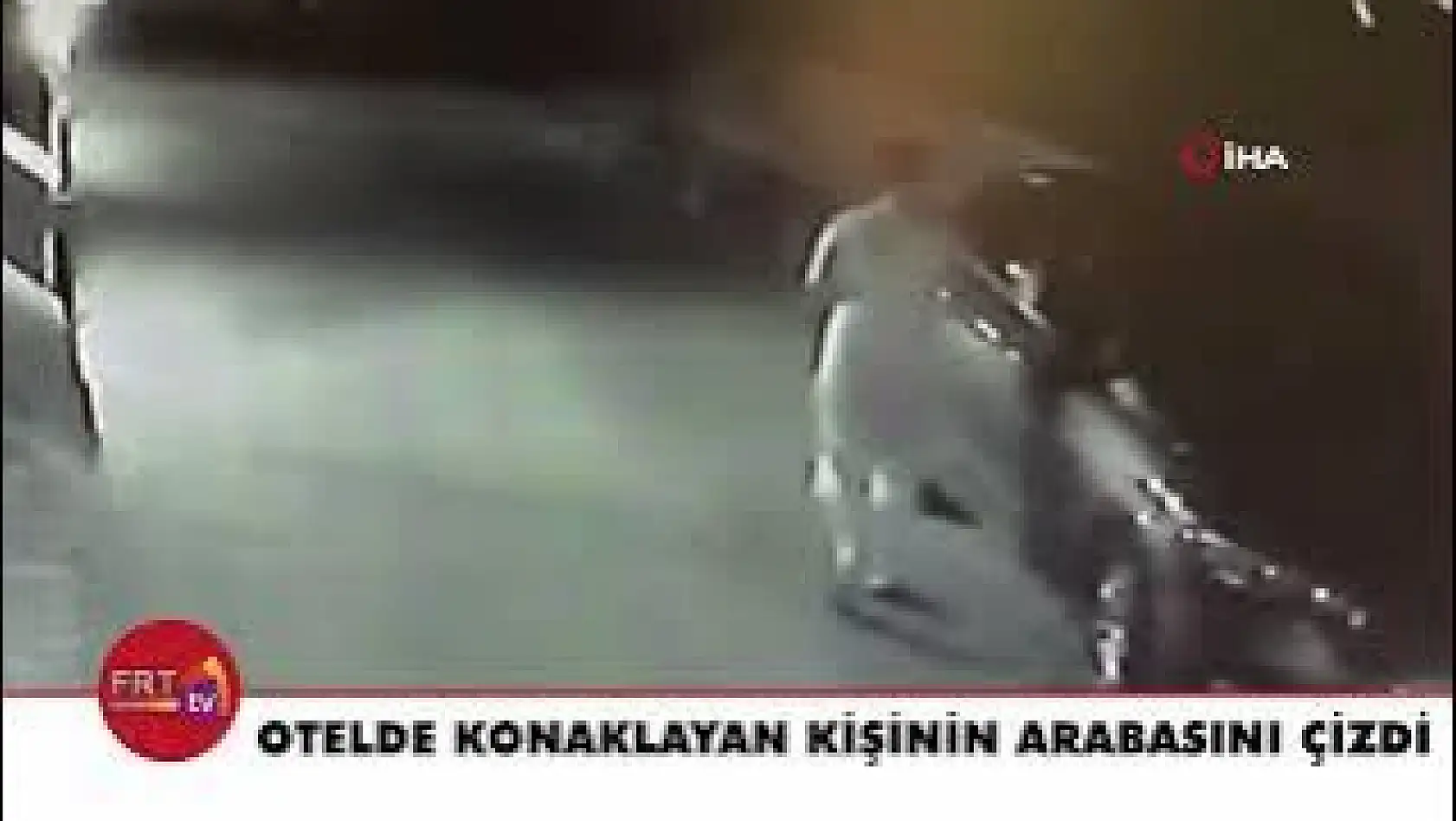 Otelde konaklayan kişinin arabasını çizdi