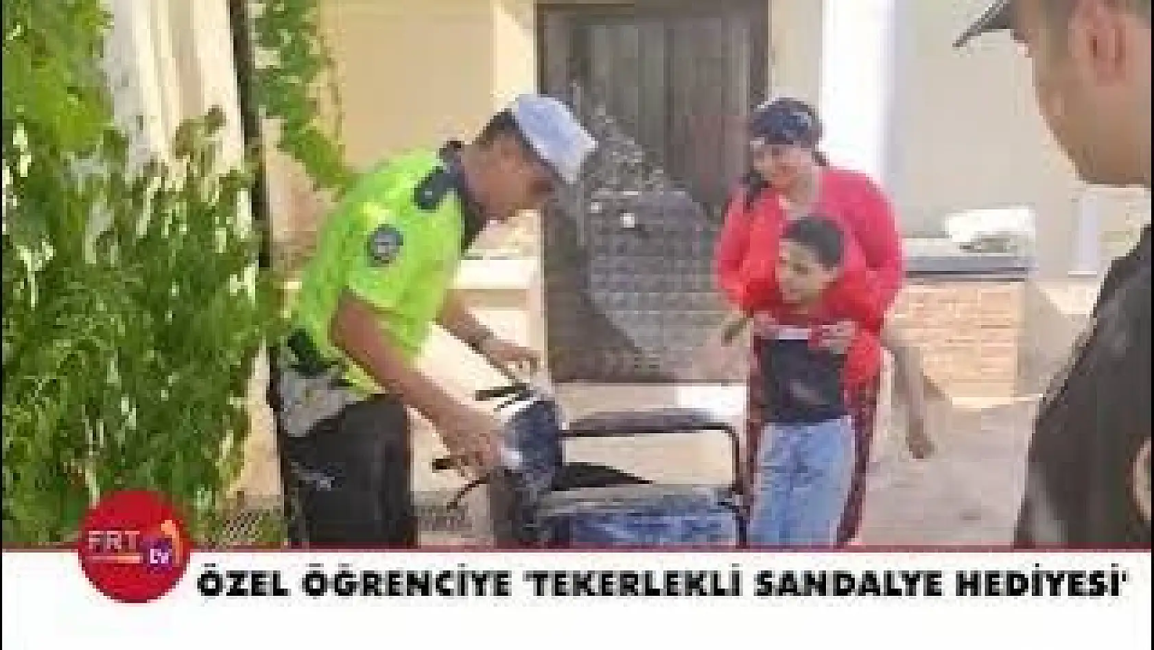 Özel öğrenciye 'Tekerlekli sandalye hediyesi'