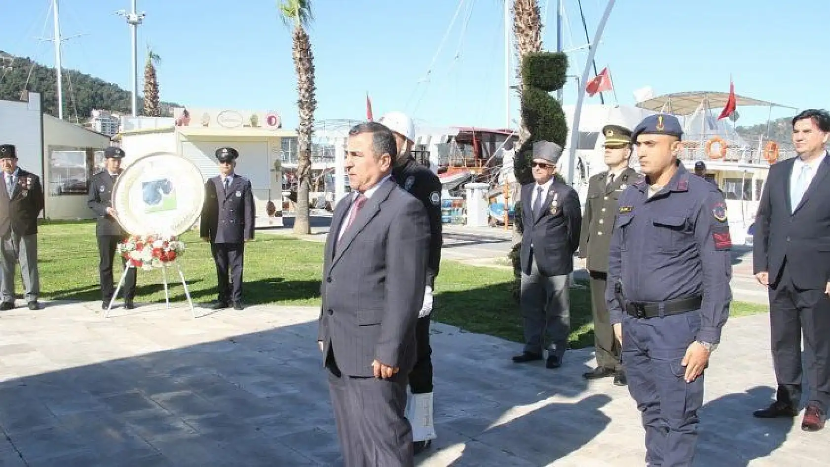 Sadece çelenk sunma töreni gerçekleştirildi