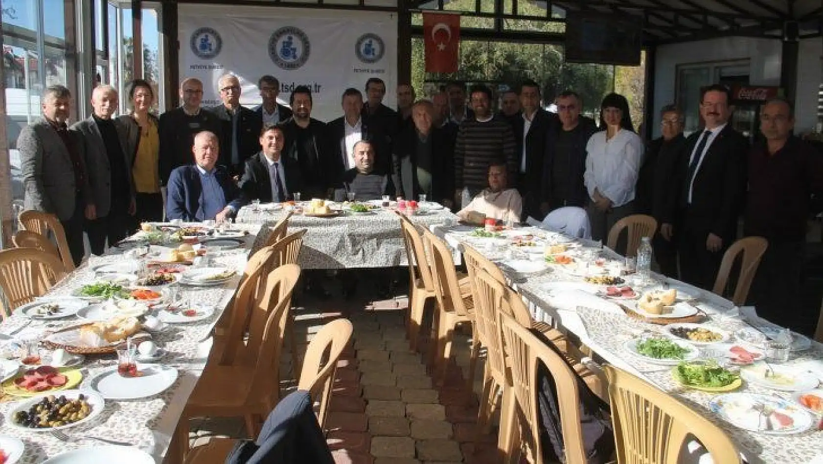 Sakatlar Derneğinden Muhtarlara Kahvaltı