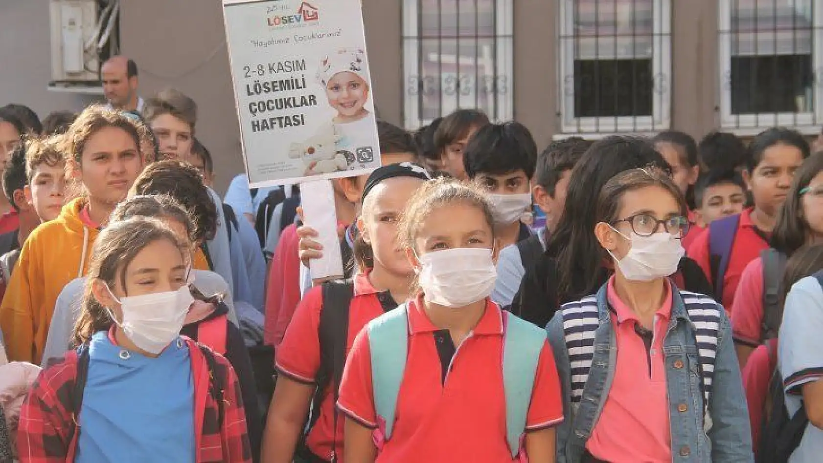 Topladıkları paraları LÖSEV'e bağışladılar