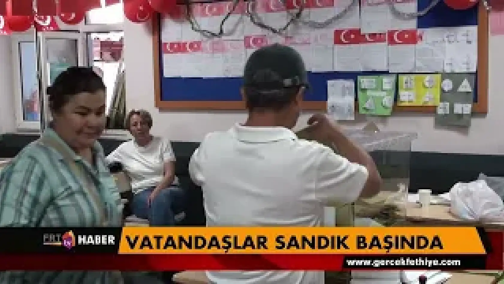 Vatandaşlar sandık başında