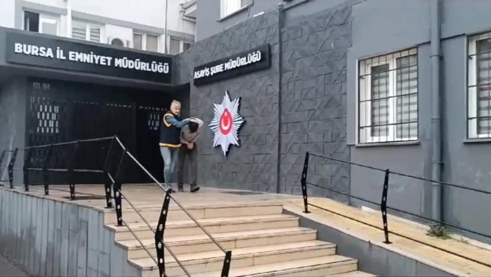 Çekirge misali 3'üncü hırsızlığında kıskıvrak yakalandı