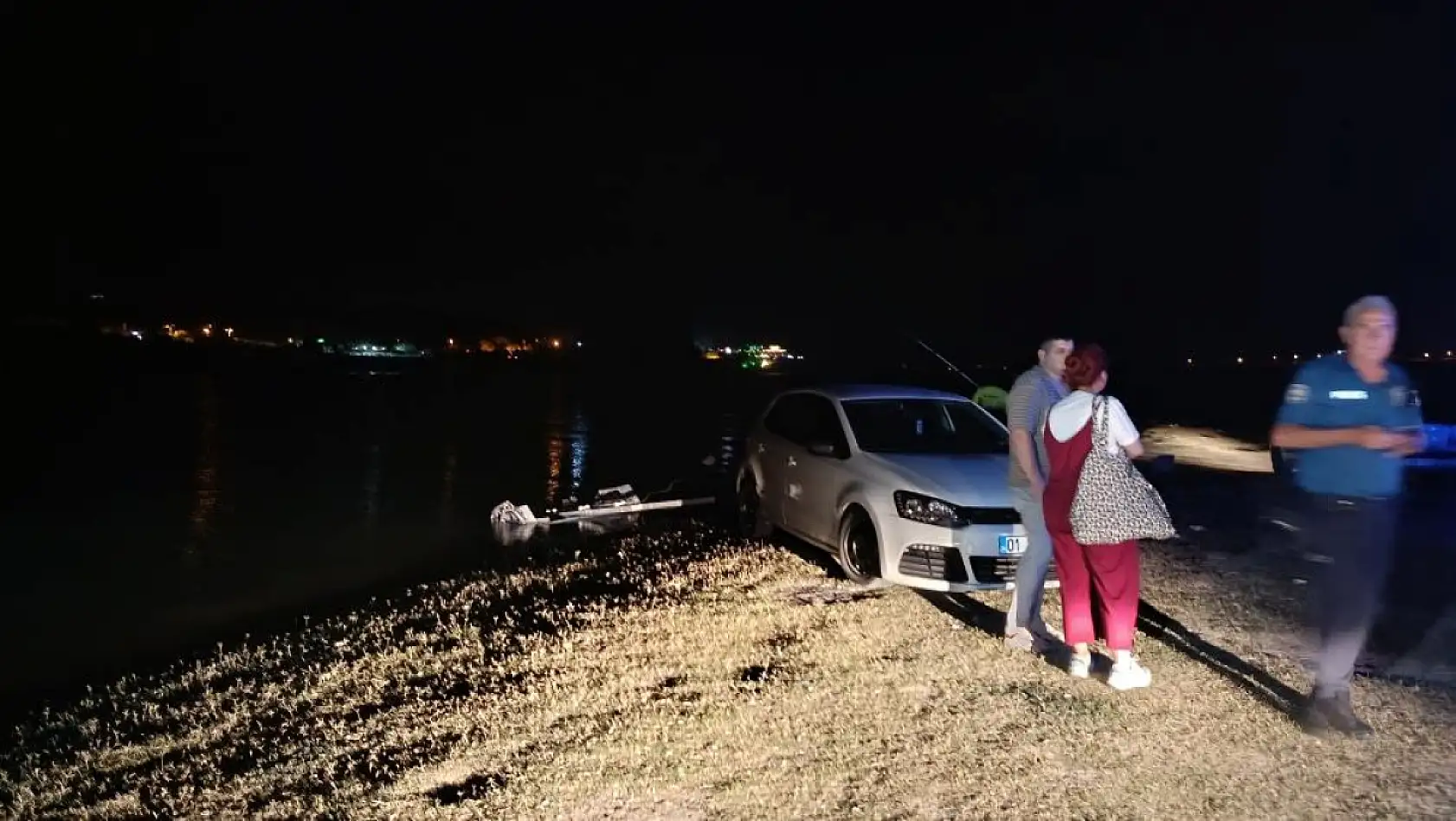 Tekne gezisi faciaya dönüştü: Genç adam gölde kayboldu