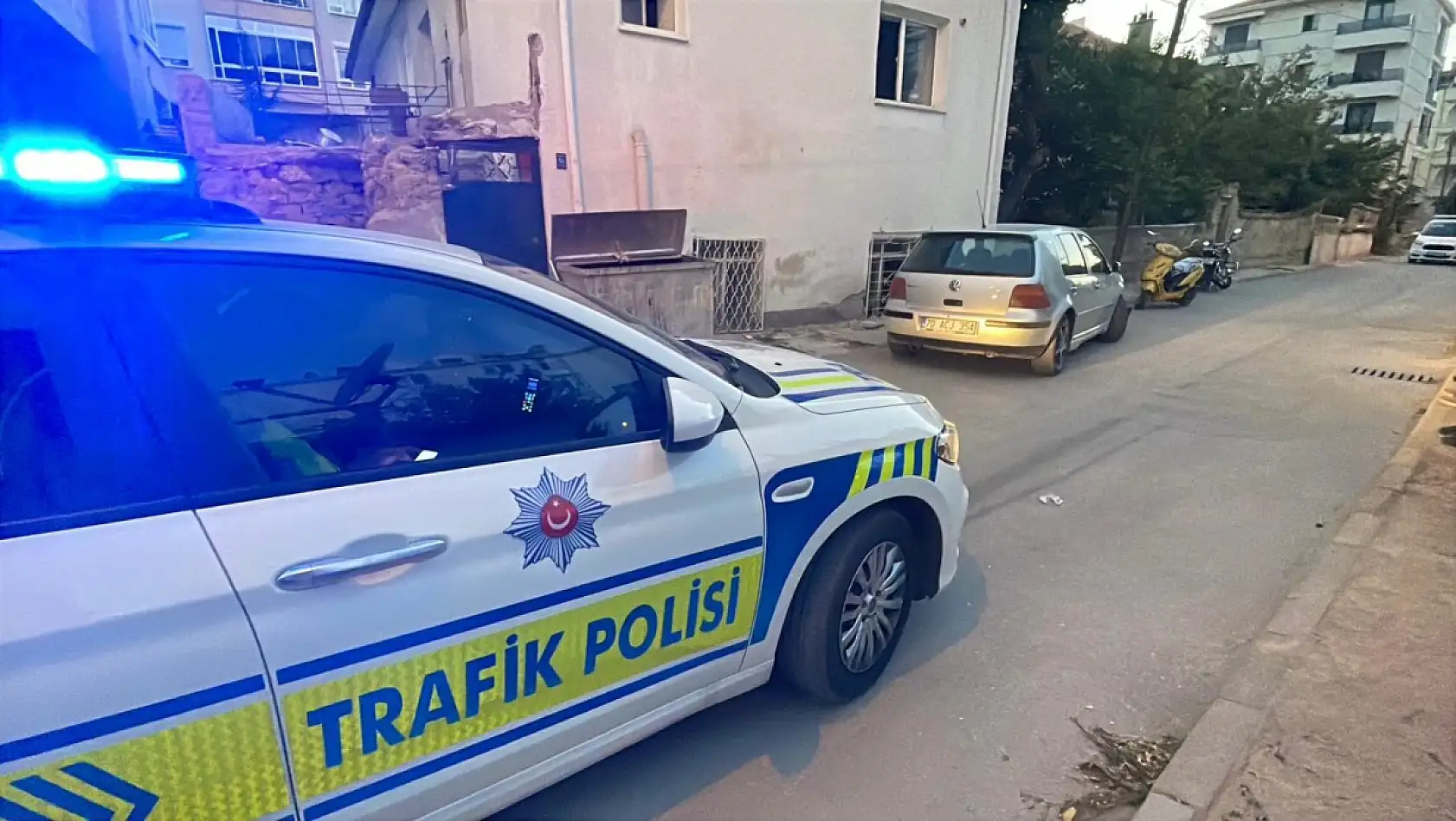 Otomobilinde bıçaklanmış halde bulunan şahıs hayatını kaybetti