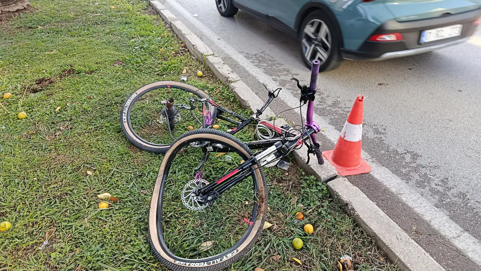 Sürücü yaya geçidinde bisikletli çocuğu öldürüp kaçtı