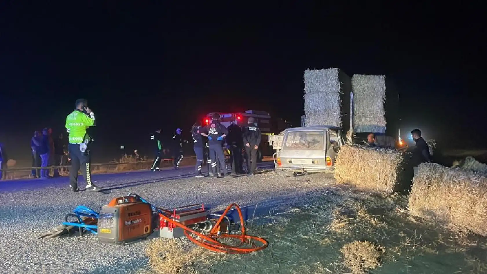 Otomobil tıra ok gibi saplandı: Karı-koca hayatını kaybetti