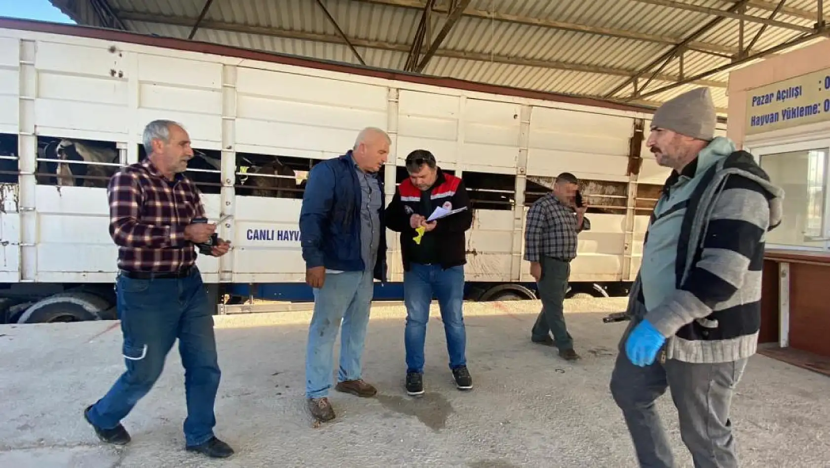 Küpesiz Hayvan Taşıyan Besiciye 170 Bin Lira Ceza