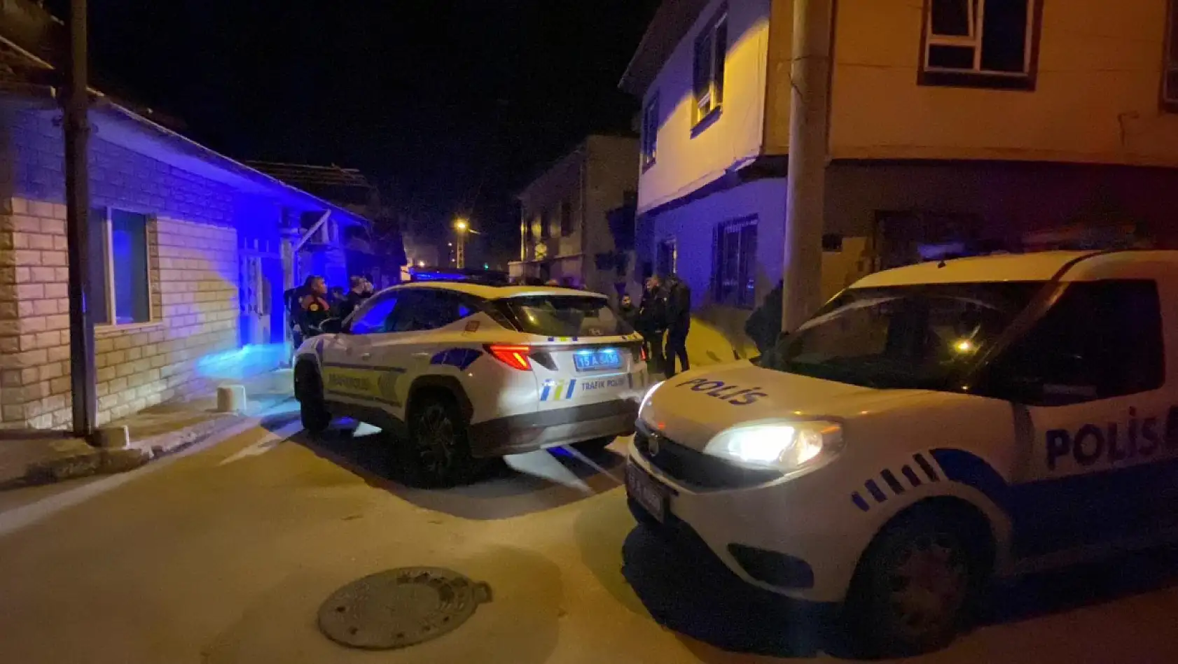 Alkollü sürücü 2 araca çarparak kaçtı, yakalanınca ekiplere zor anlar yaşattı