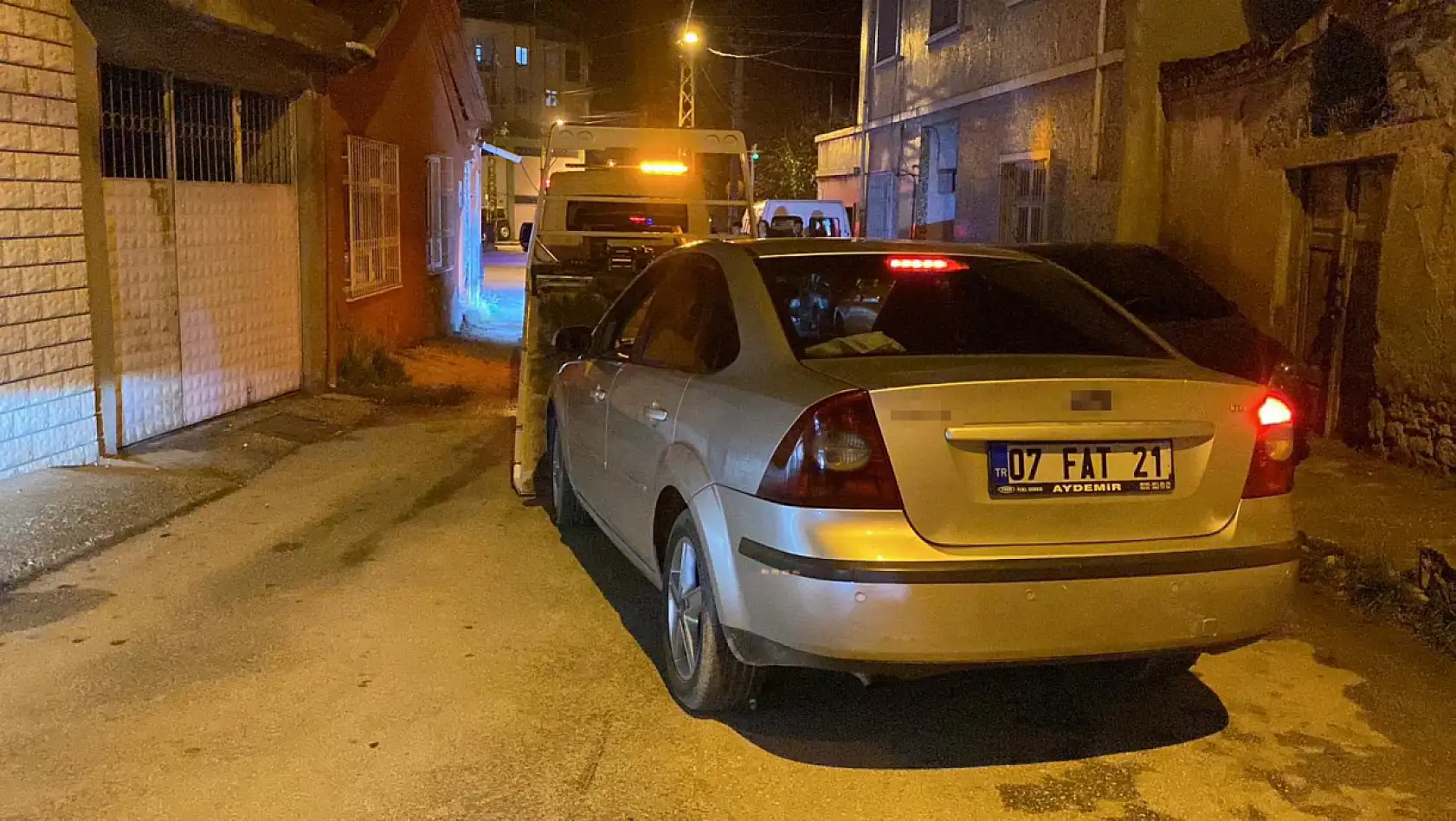 Alkollü sürücü 2 araca çarparak kaçtı, yakalanınca ekiplere zor anlar yaşattı