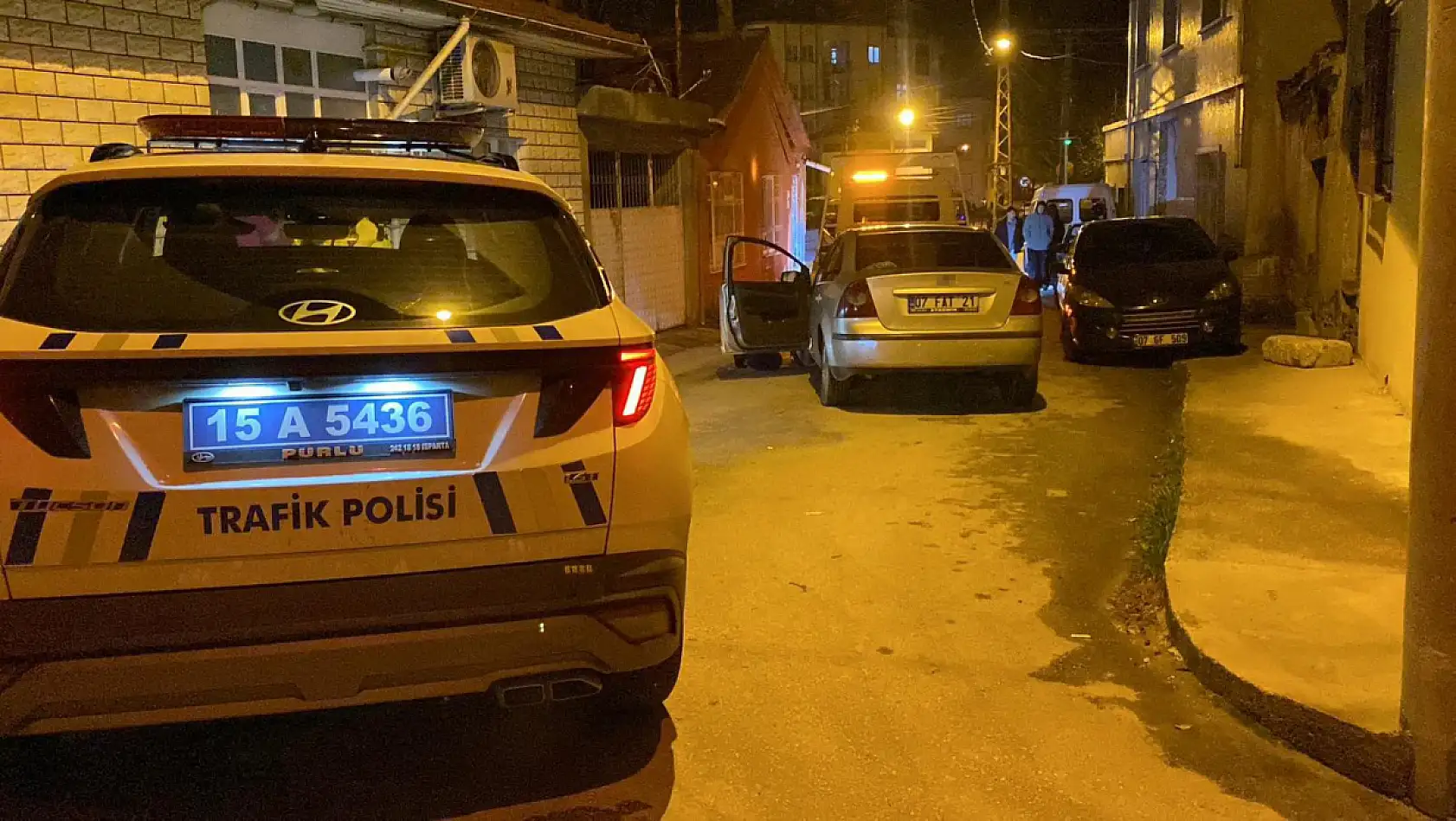 Alkollü sürücü 2 araca çarparak kaçtı, yakalanınca ekiplere zor anlar yaşattı