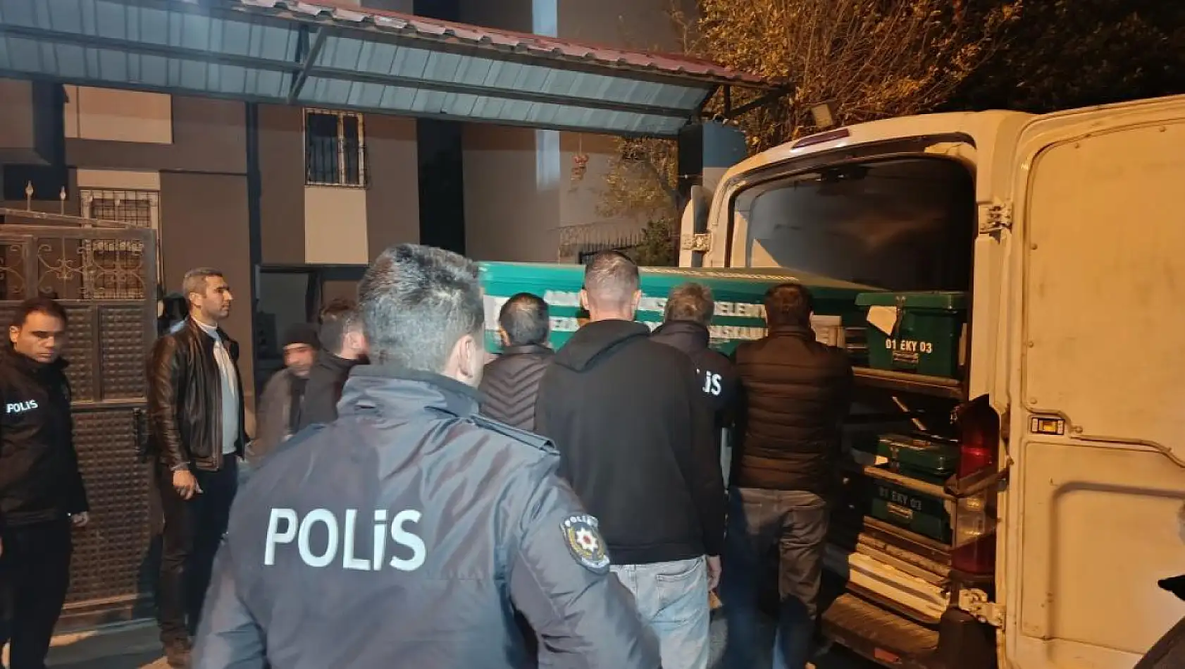 Kan donduran olay: Baba, çocuklarını öldürüp intihar etti