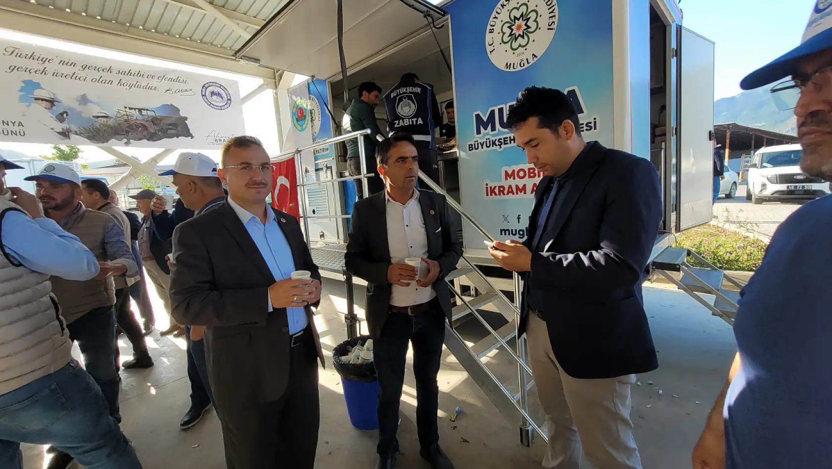 Fethiye'de Çiftçiler Günü'nde Çiftçilere ikramlarda bulunuldu