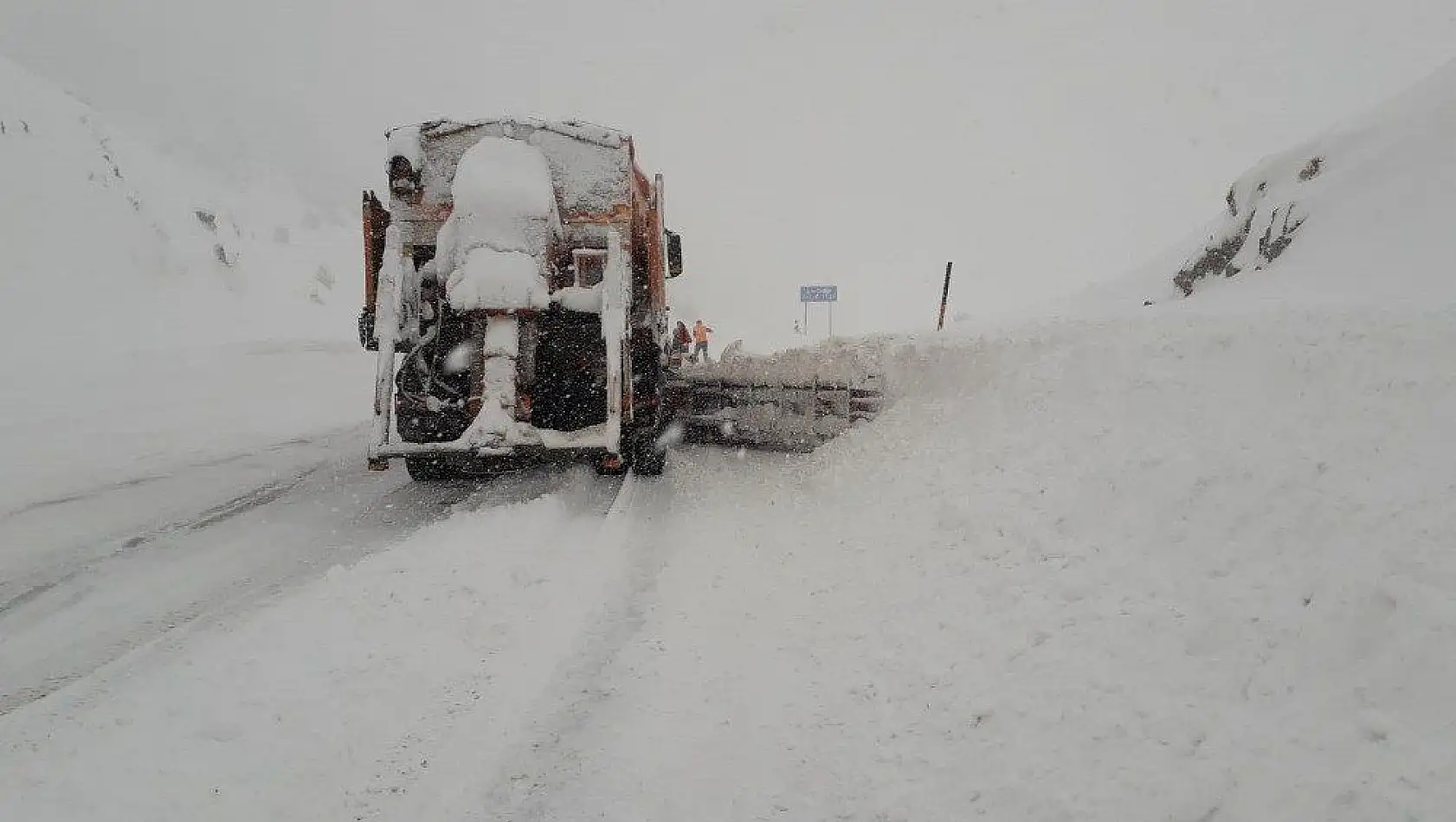 Antalya-Konya karayolunda ulaşım güçlükle sağlanıyor