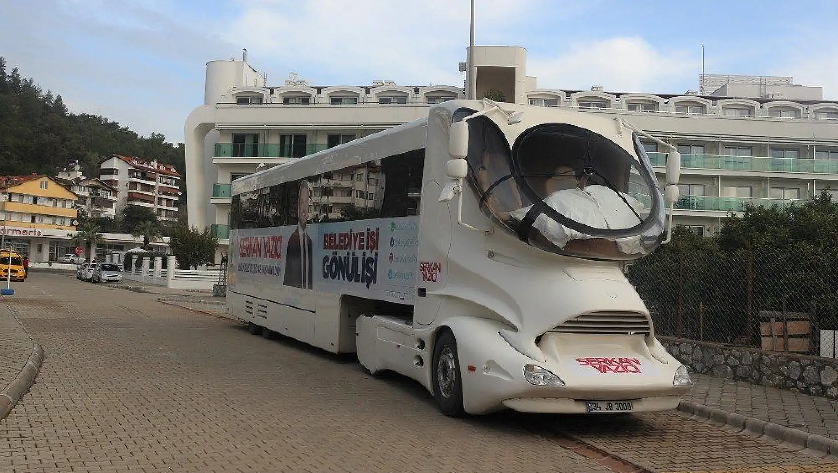 Marmaris Belediye Başkan Adayı Yazıcı'nın dikkat çeken seçim otobüsü