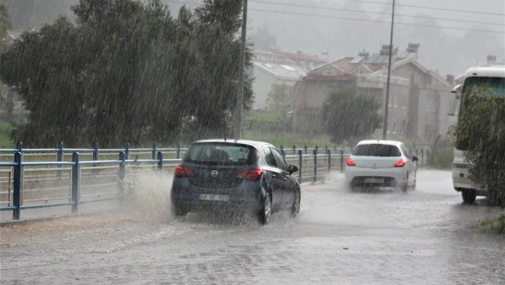 Marmaris'te Nisan yağmuru