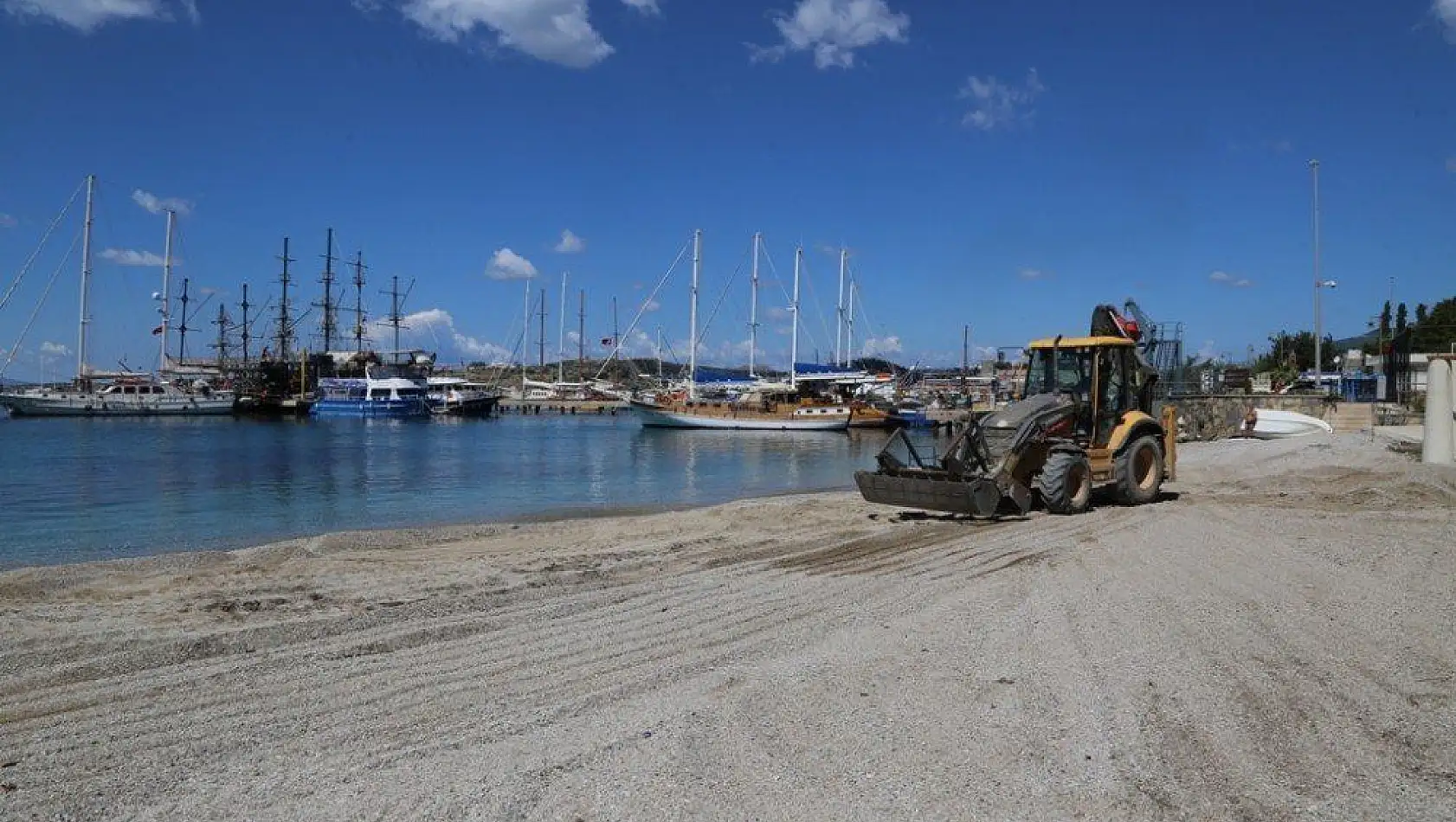 Bodrum'da radikal karar, belediye plajlarında ki şezlonglar kaldırıldı