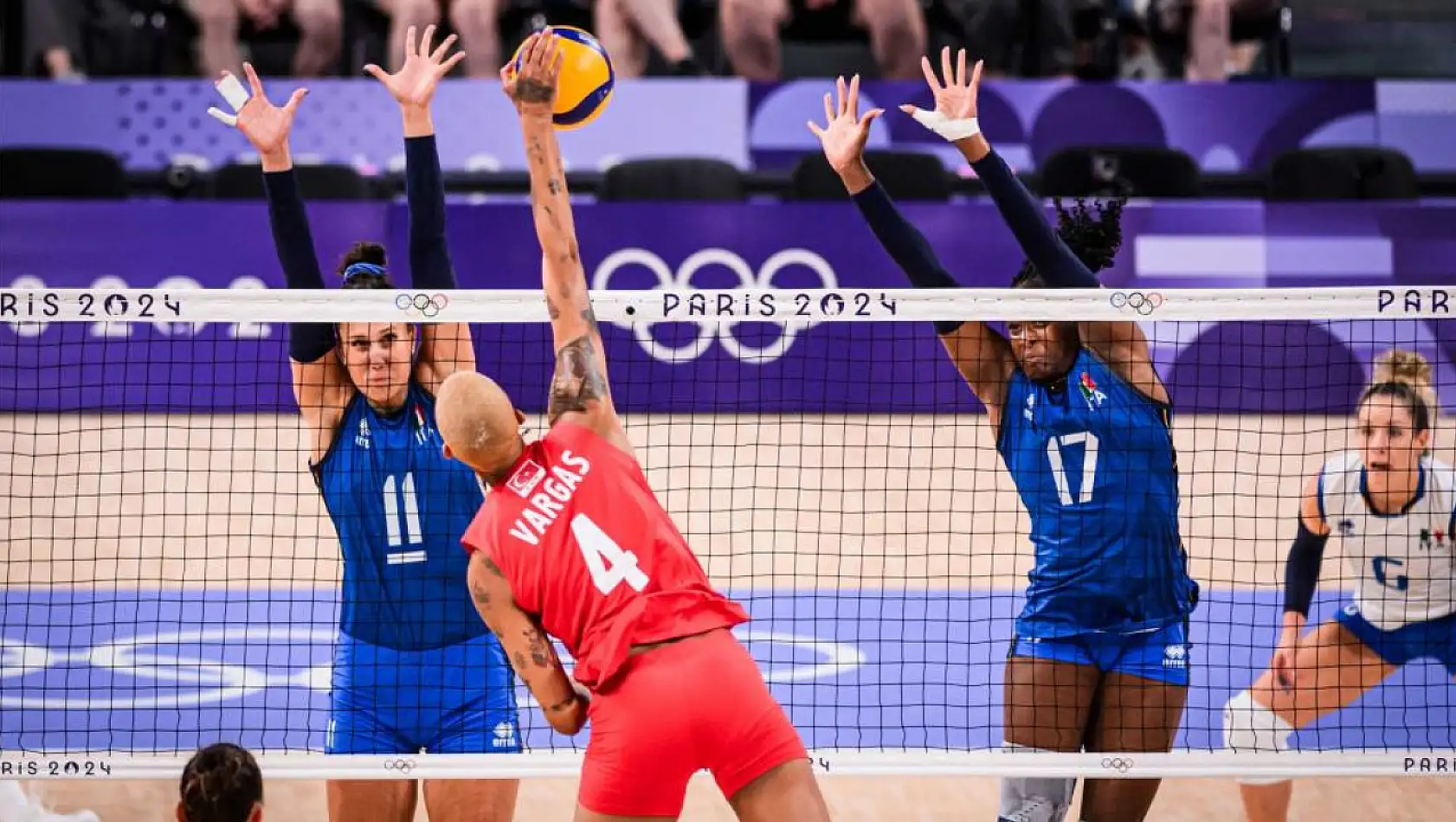 A Milli Kadın Voleybol Takımı, İtalya'ya 3-0 mağlup oldu