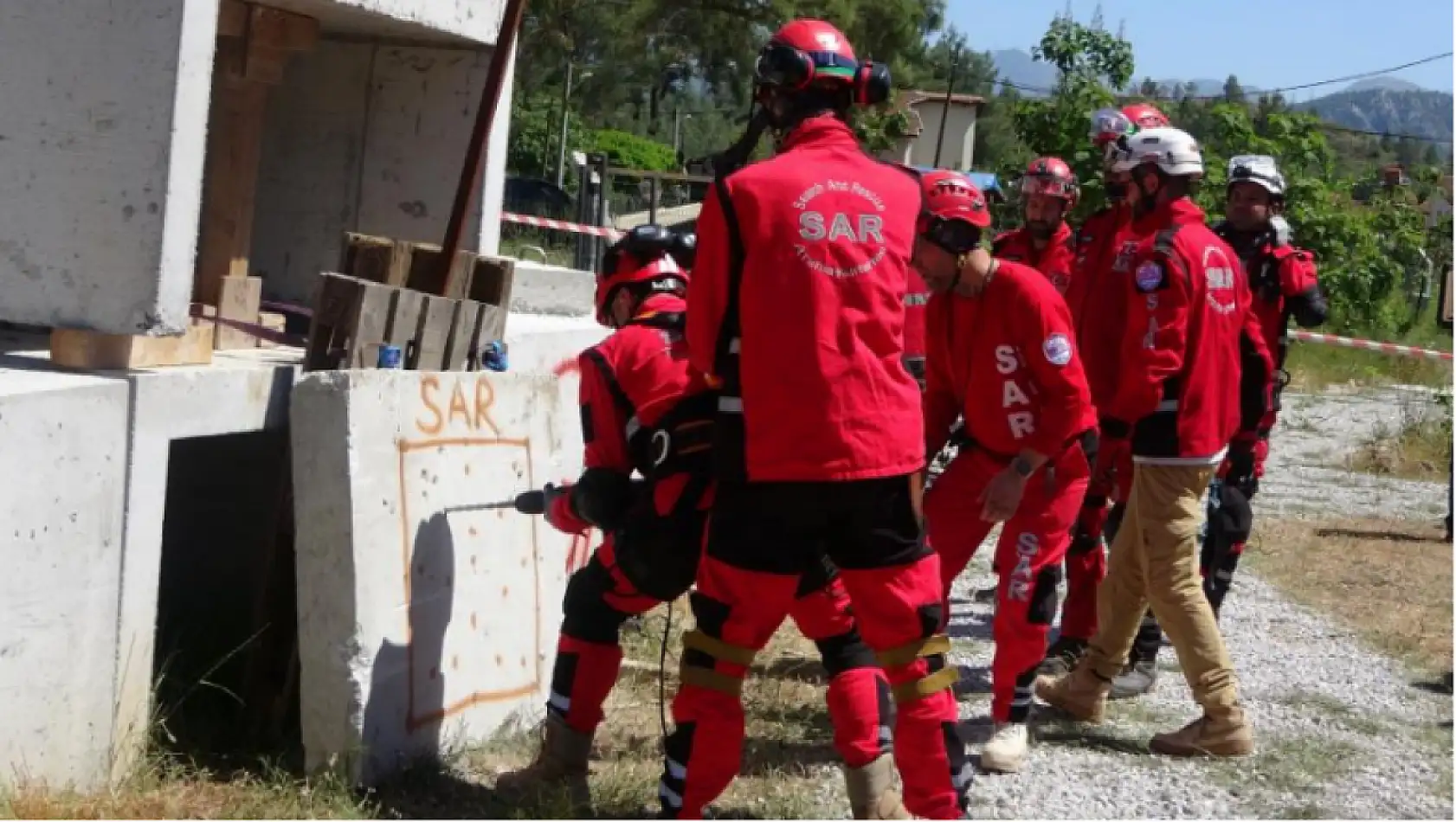 Afetlerin gönüllü kahramanları durmadan eğitimlere devam ediyorlar