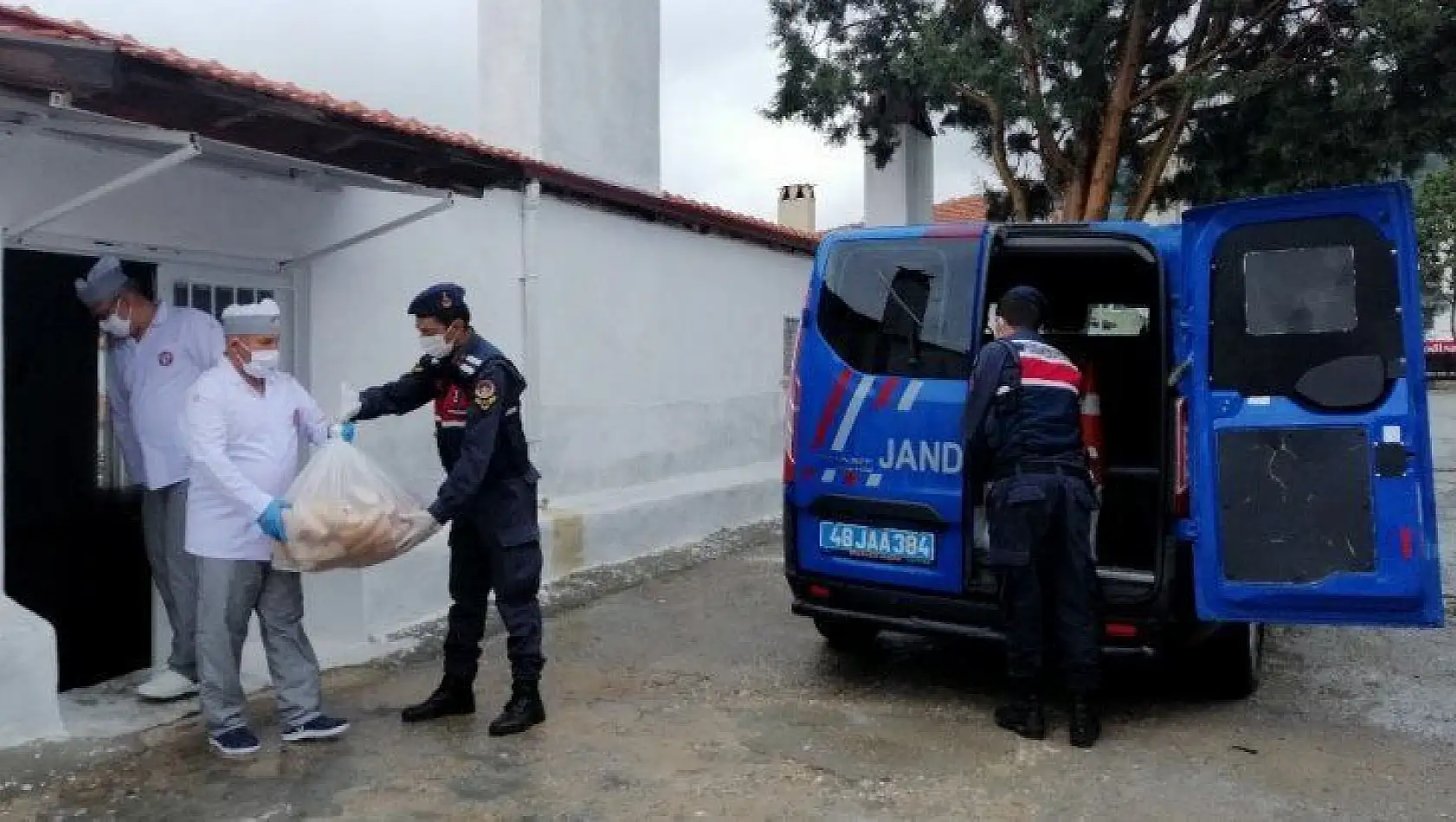 Aş evinden 'düğün yemeği' lezzetinde yardım