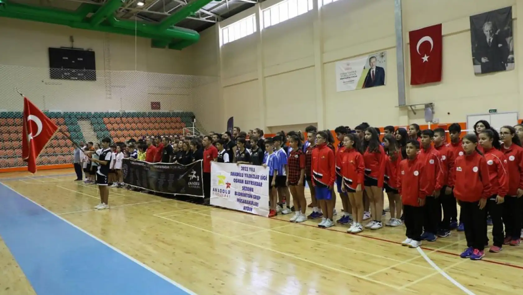 Badminton Analig Ege Grup müsabakaları başladı