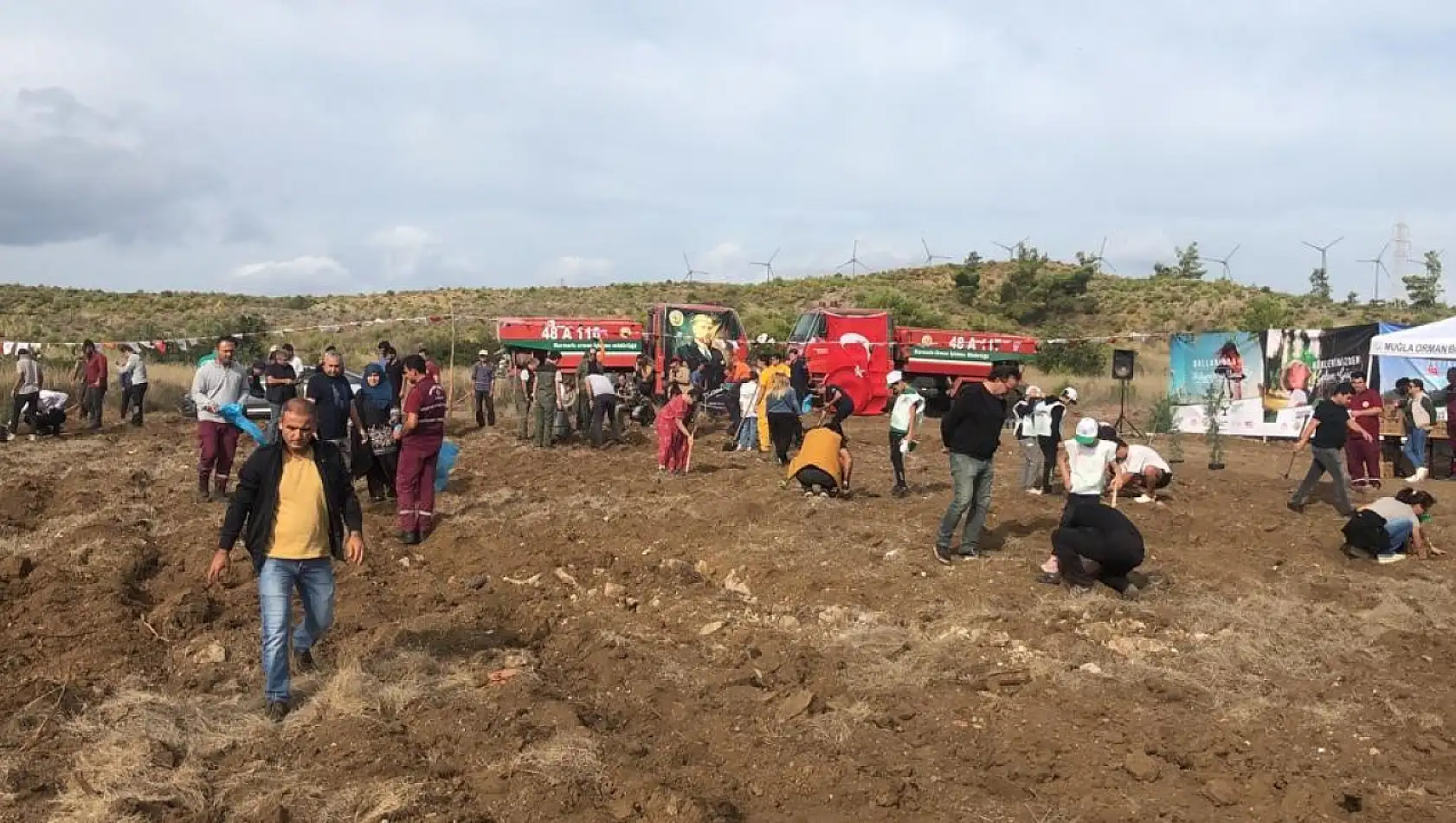 Bin 200 harnup keçiboynuzu fidanı toprakla buluştu