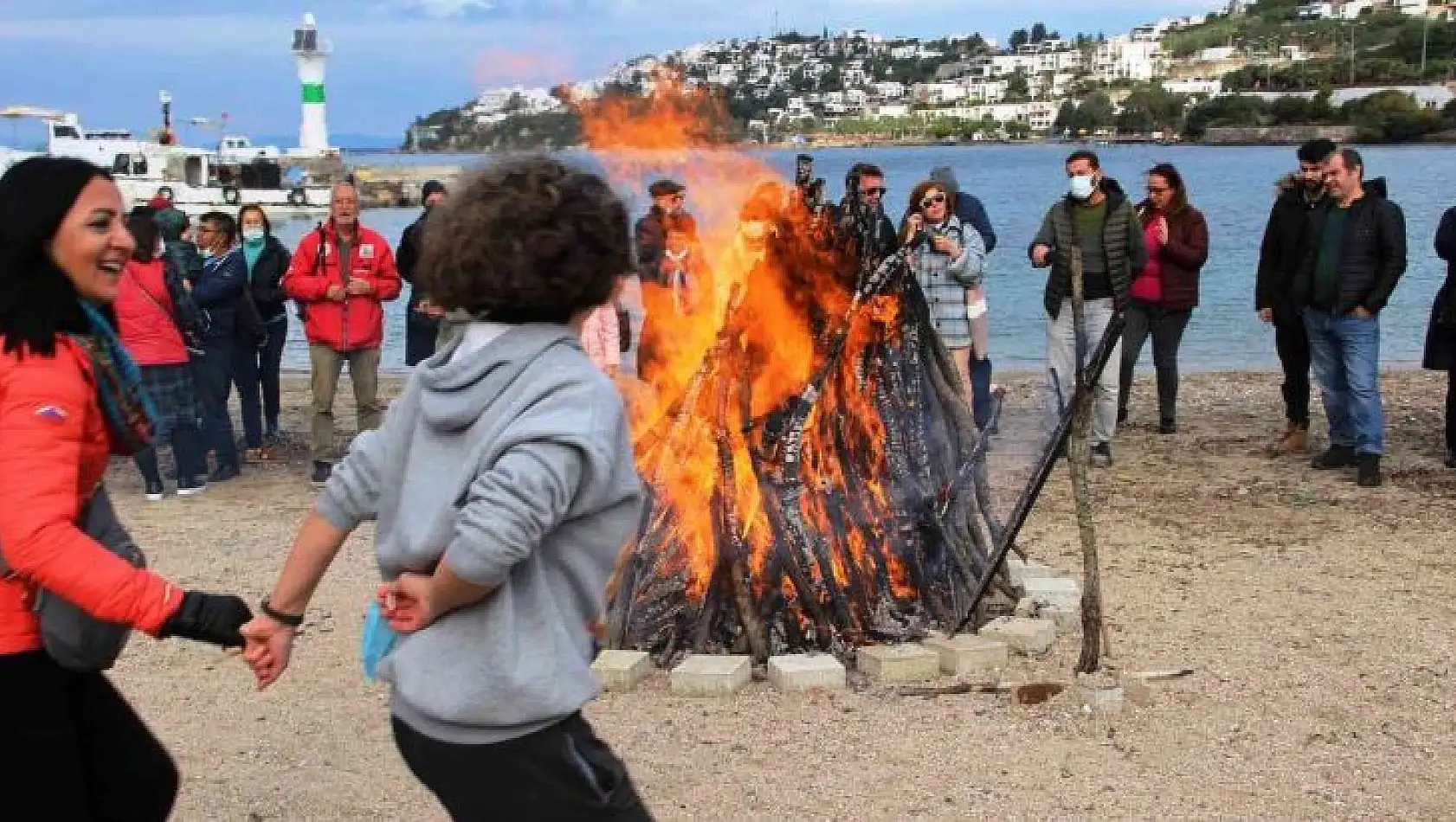 Dev ateş yakıldı, halaylar çekildi, 'Nartugan' Bodrum'da kutlandı