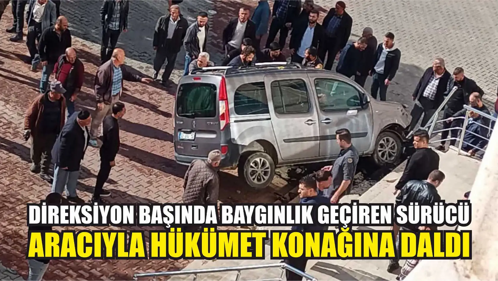 Direksiyon başında baygınlık geçiren sürücü, aracıyla hükümet konağına daldı