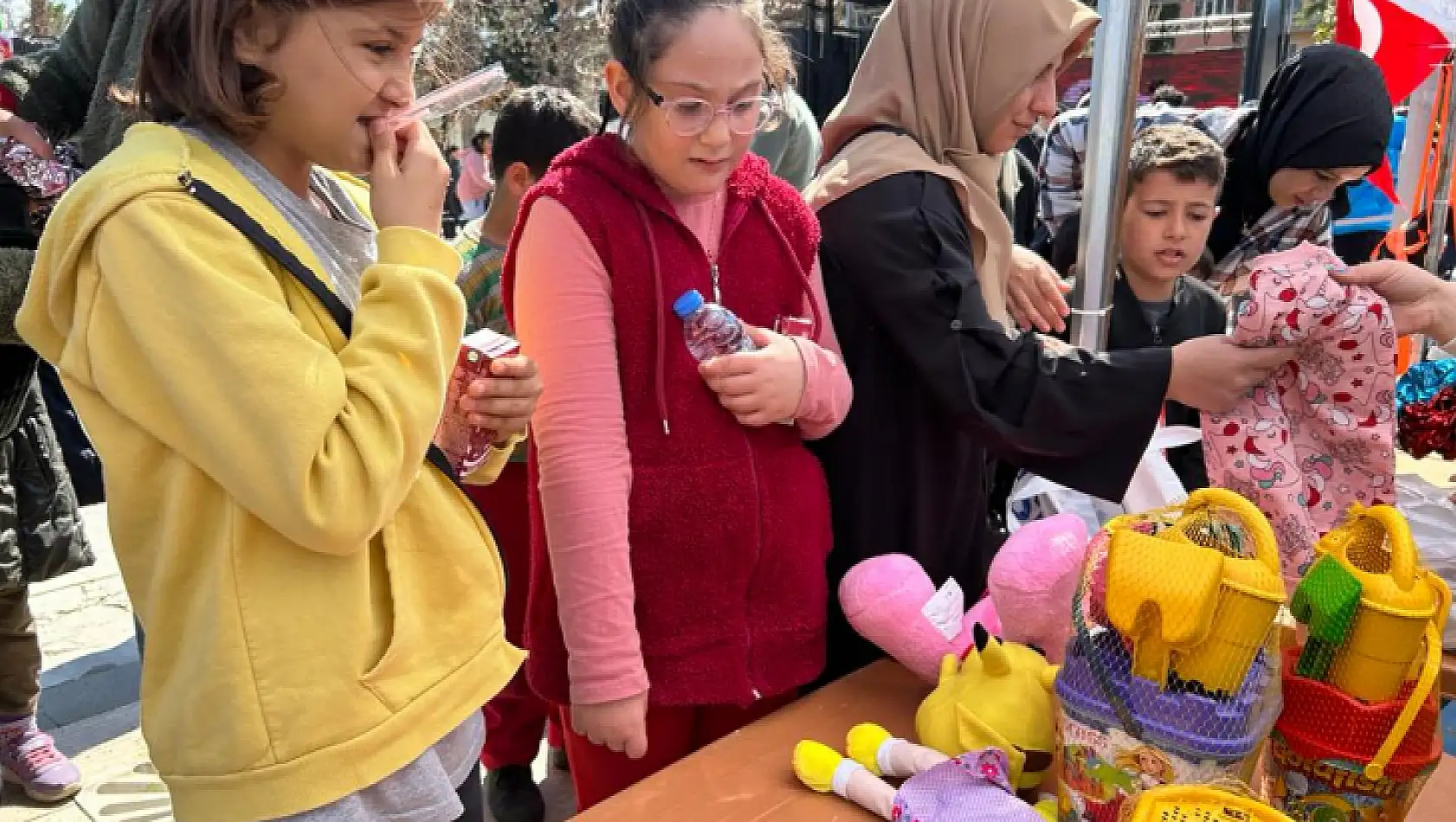 FESTİVAL, DEPREMZEDE ÇOCUKLARLA MİLASLI ÇOCUKLARI BULUŞTURDU