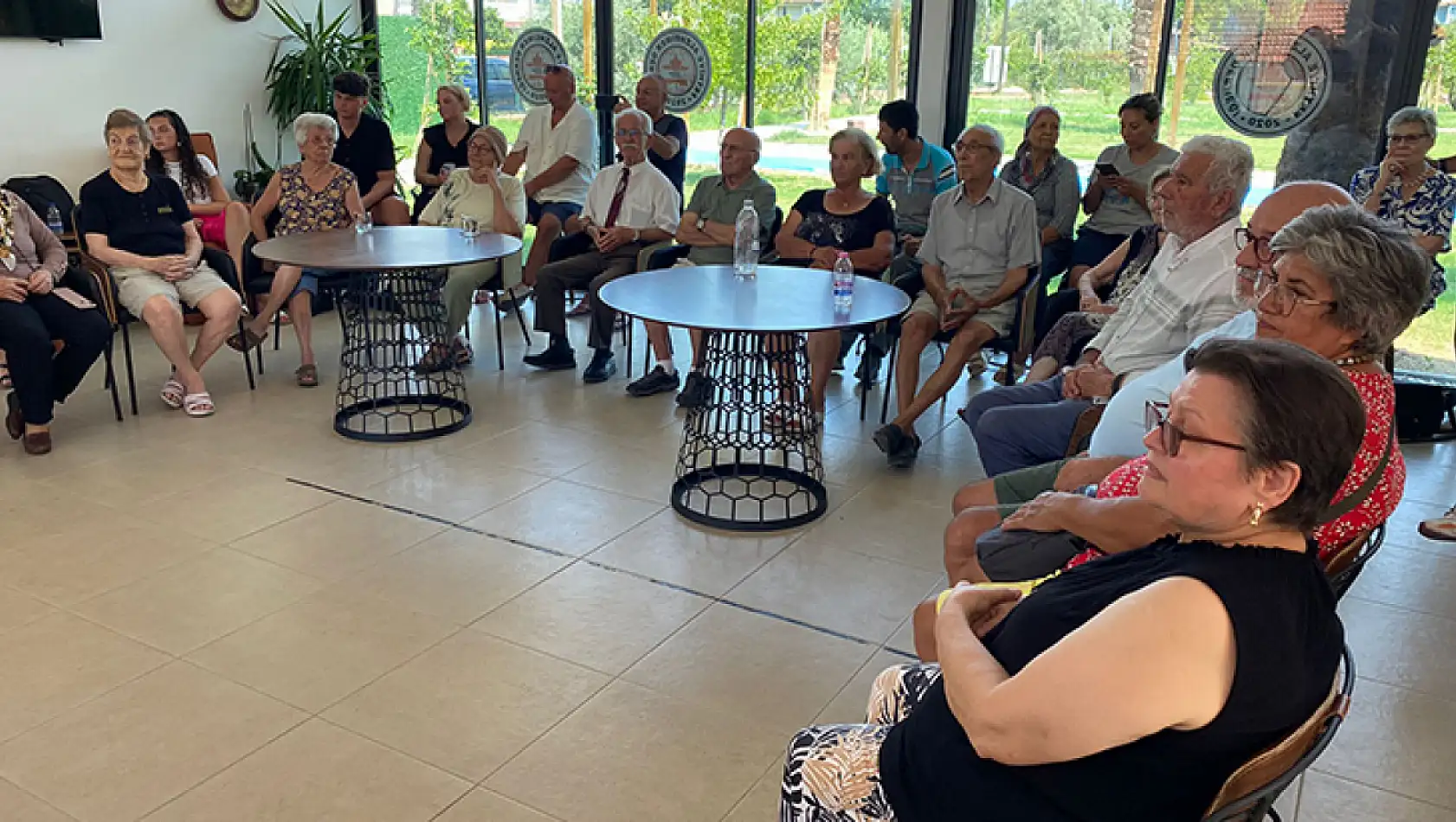 Fethiye Alzheimer Derneği'nde İstanbul'dan Gelen Gençlerden Müzik Dinletisi