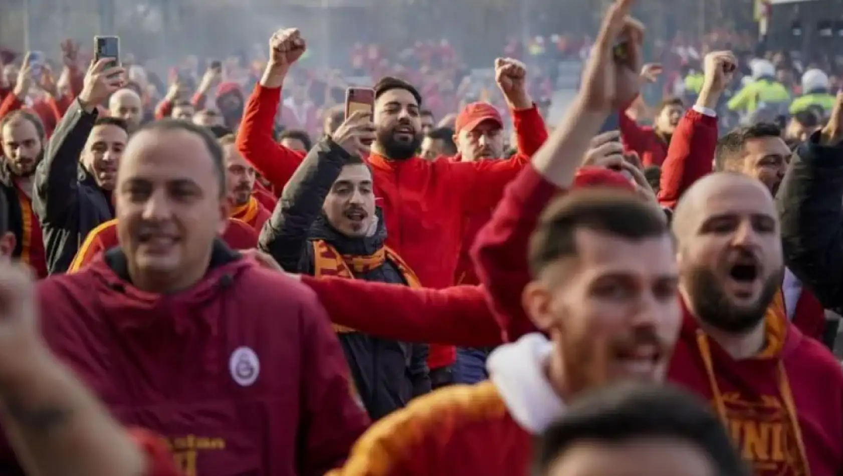 Galatasaray taraftarı stada geldi