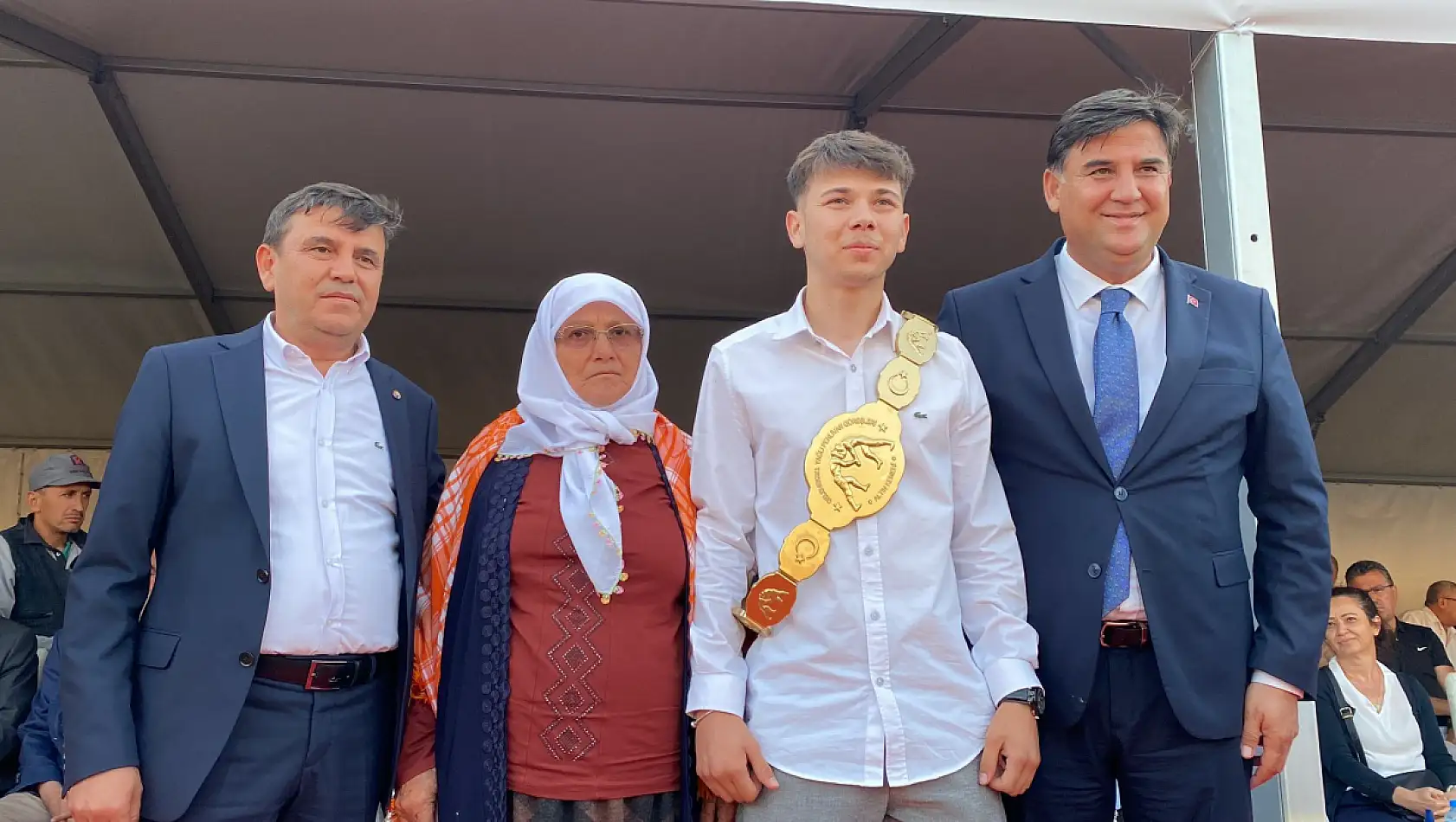 Karaçulha Mustafa Kiremitli 2.Yağlı Güreşleri'nde Türkiye'nin En Genç Güreş Ağası Oldu 