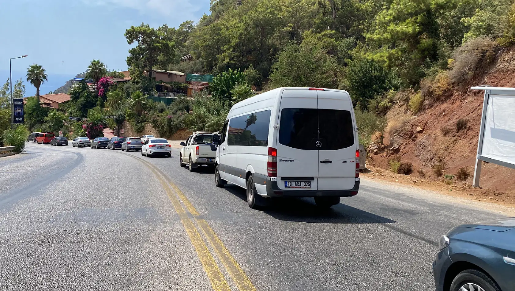 Fethiye'de Tatil Keyfi Uzun Araç Kuyruklarına Takıldı, Ölüdeniz Plajında Trafik Çilesi