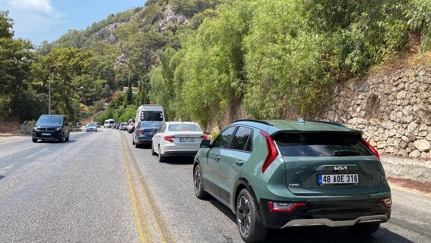 Fethiye'de Tatil Keyfi Uzun Araç Kuyruklarına Takıldı, Ölüdeniz Plajında Trafik Çilesi