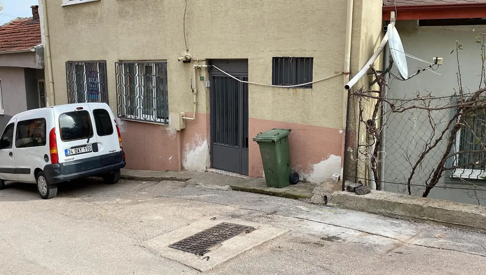 Annesiyle tartışan üvey babasını kalbinden bıçakladı