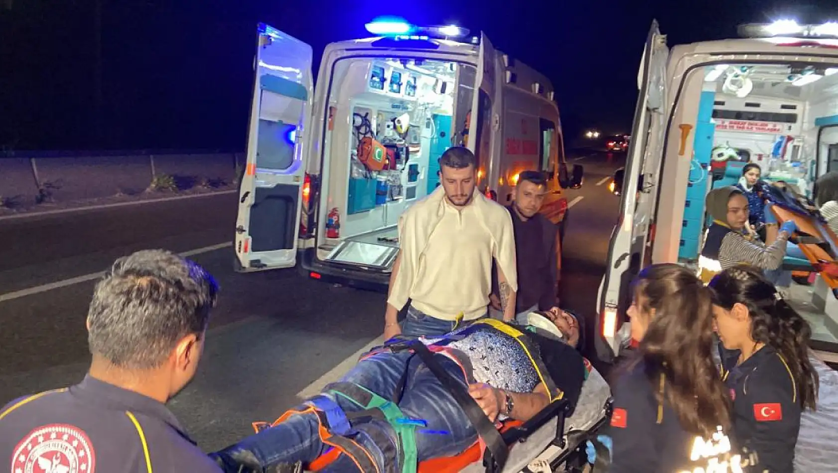 İki aracın karıştığı kazada 9 yaralı