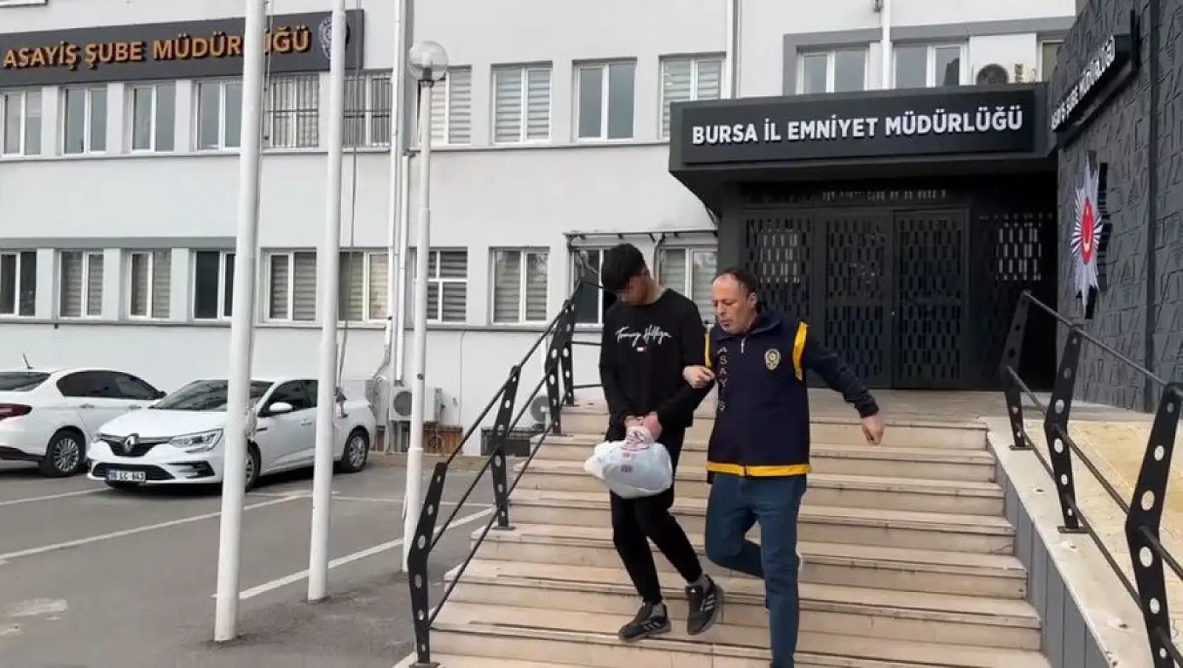 Polis, motosiklet hırsızını vatandaşın motosikletiyle kovaladı