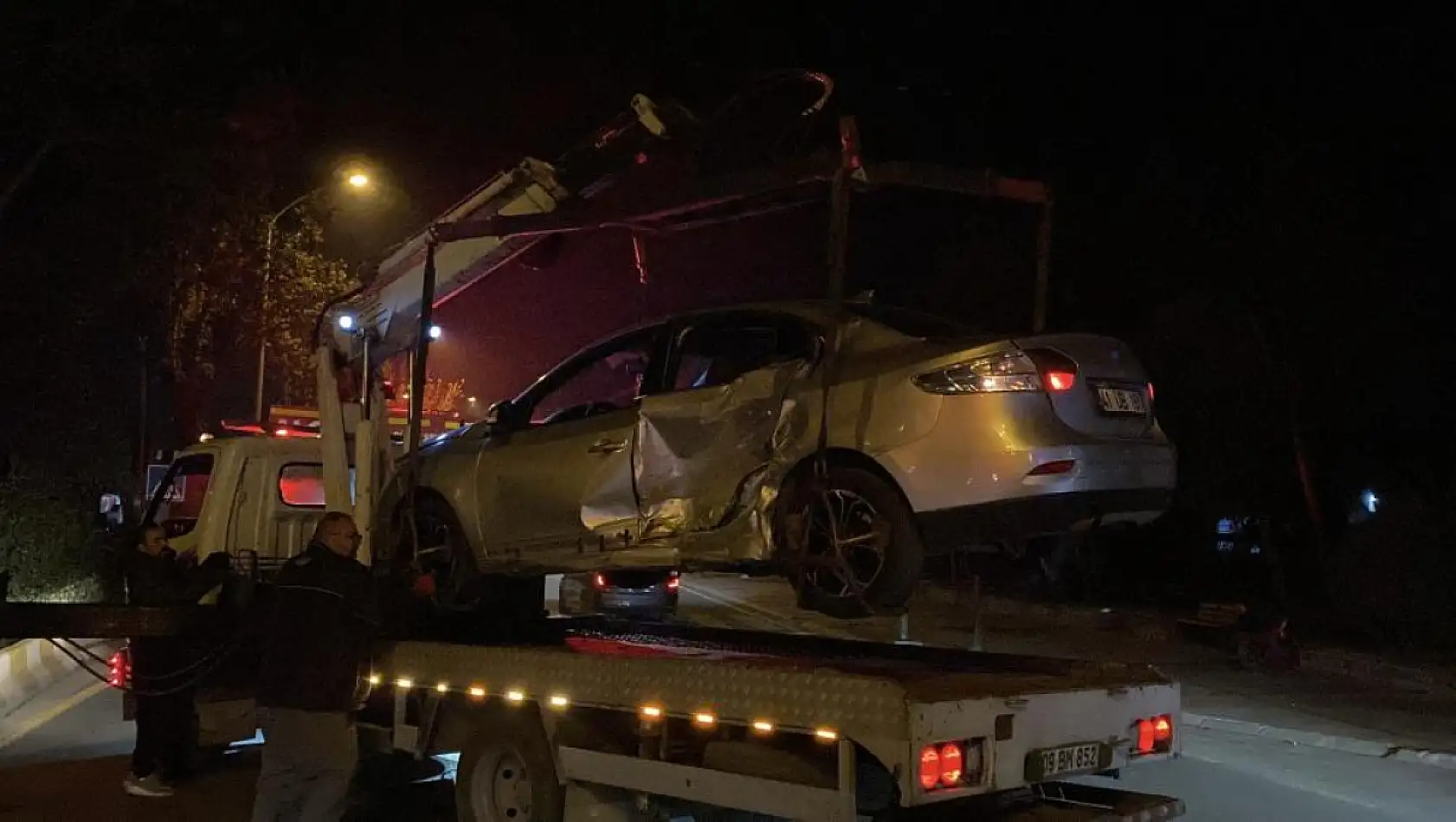 Çarpışan otomobiller üst üste bindi: 2 yaralı