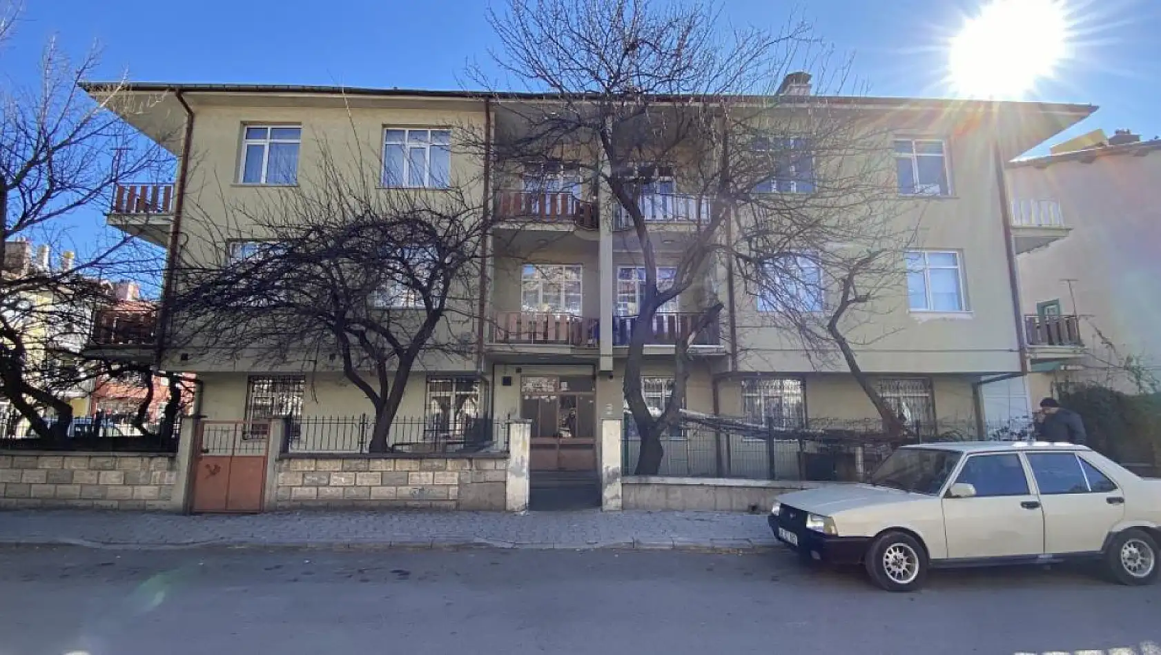 Kadın kocasını bıçaklayarak öldürdü