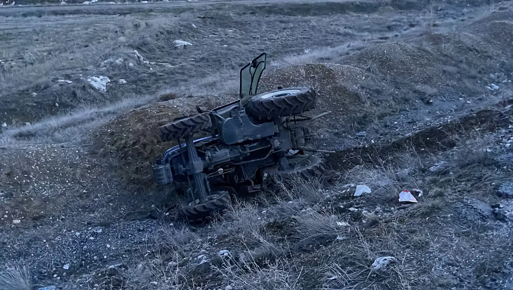 Kazazedeye yardım etmek için durdu başka kazaya neden oldu, 3 yaralı