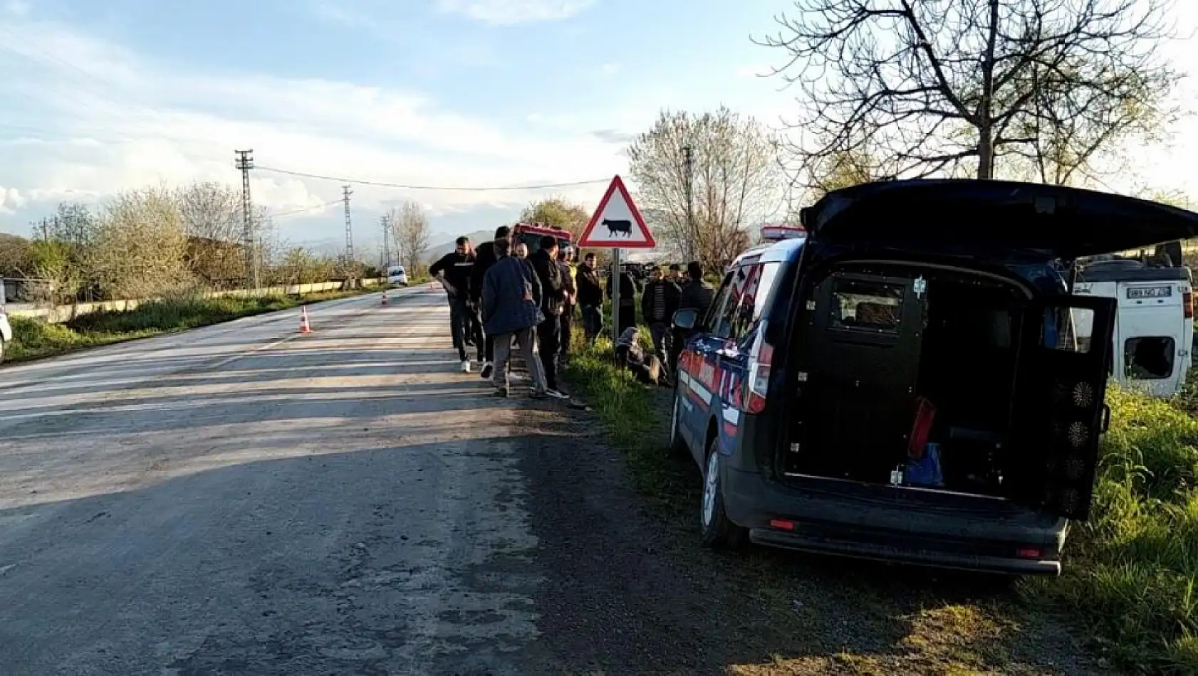 Minibüs takla attı: 1 ölü, 2 yaralı