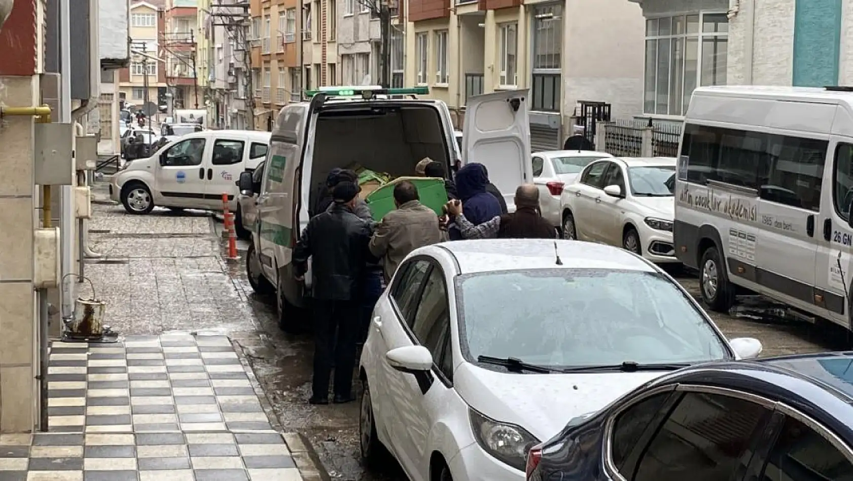 Fethiye'de paraşüt kazasında ölen 2 arkadaş Eskişehir'de defnedildi