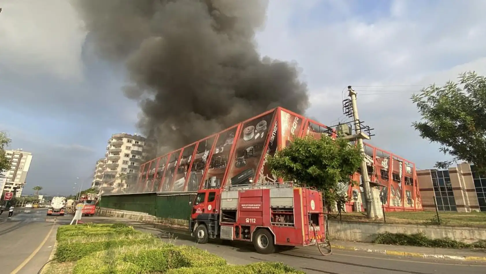 Korkutan yangın! Fabrika alev alev yandı