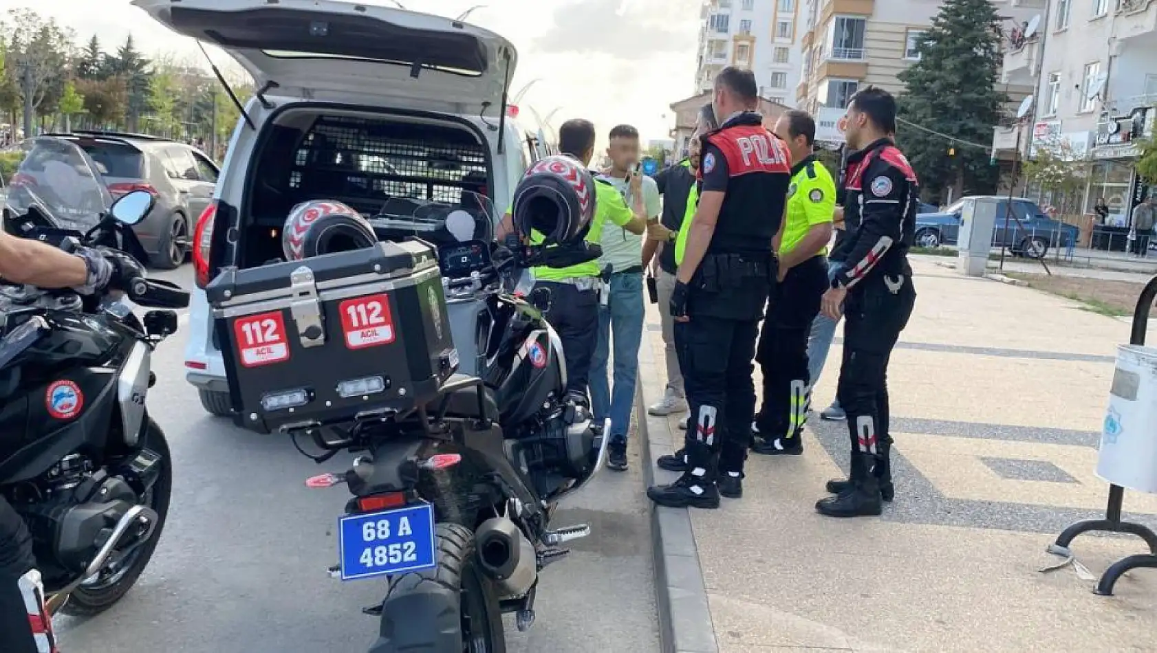 Alkollü sürücü hem polisi hem basını tehdit etti