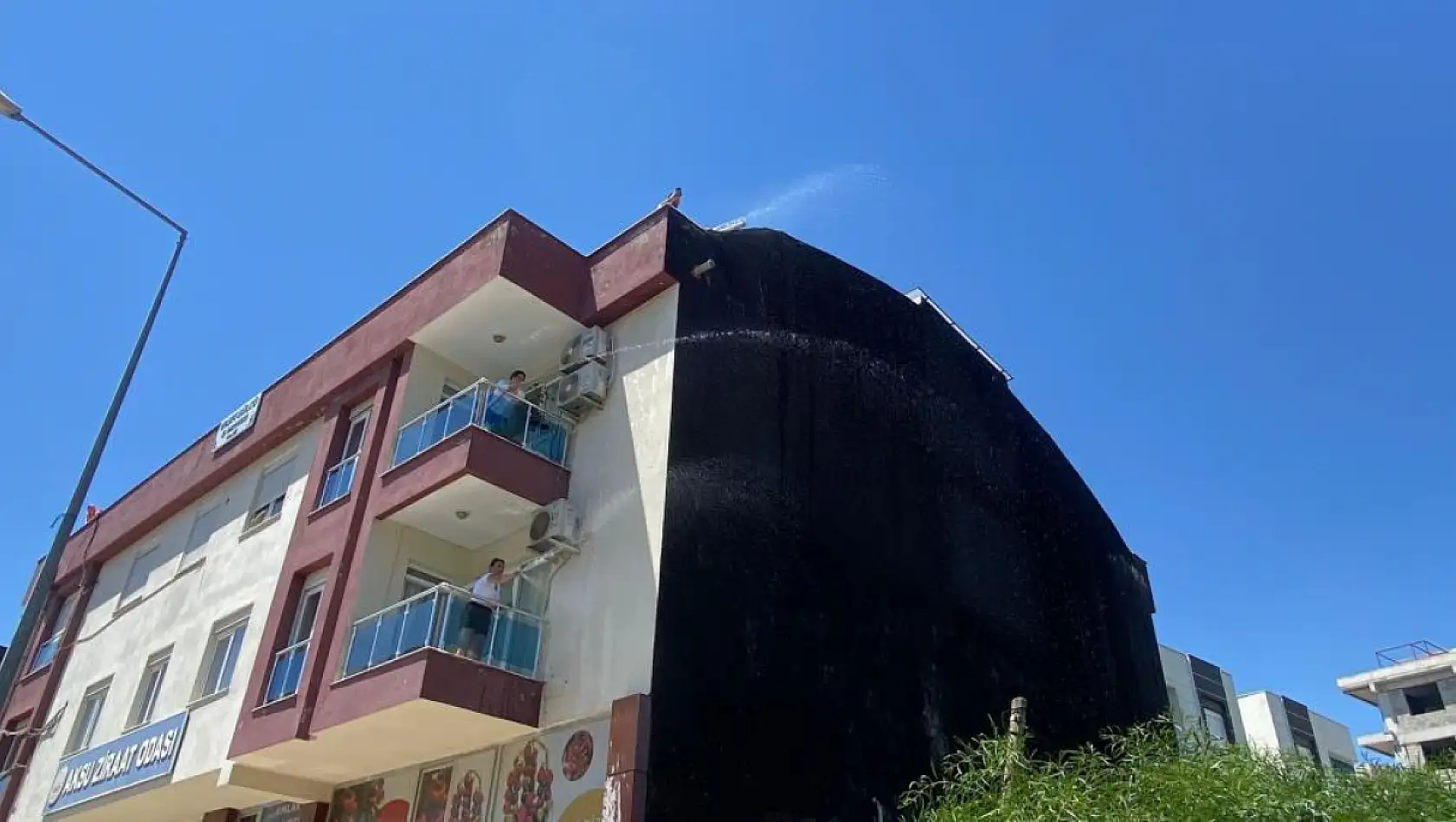 Antalya'da ormanlık alanda yangın paniği